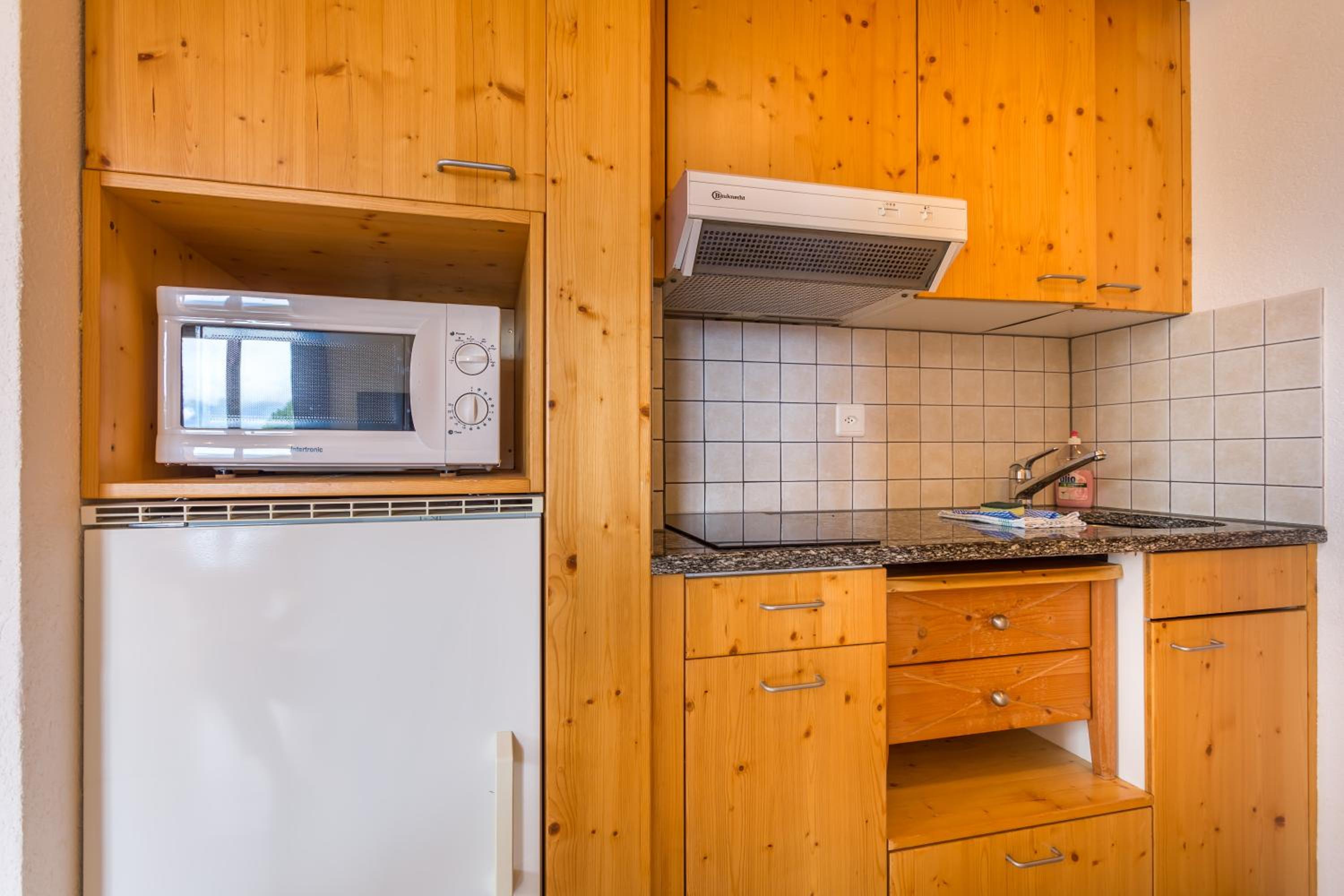 Comfort Apartment with Lake View - Photo 6