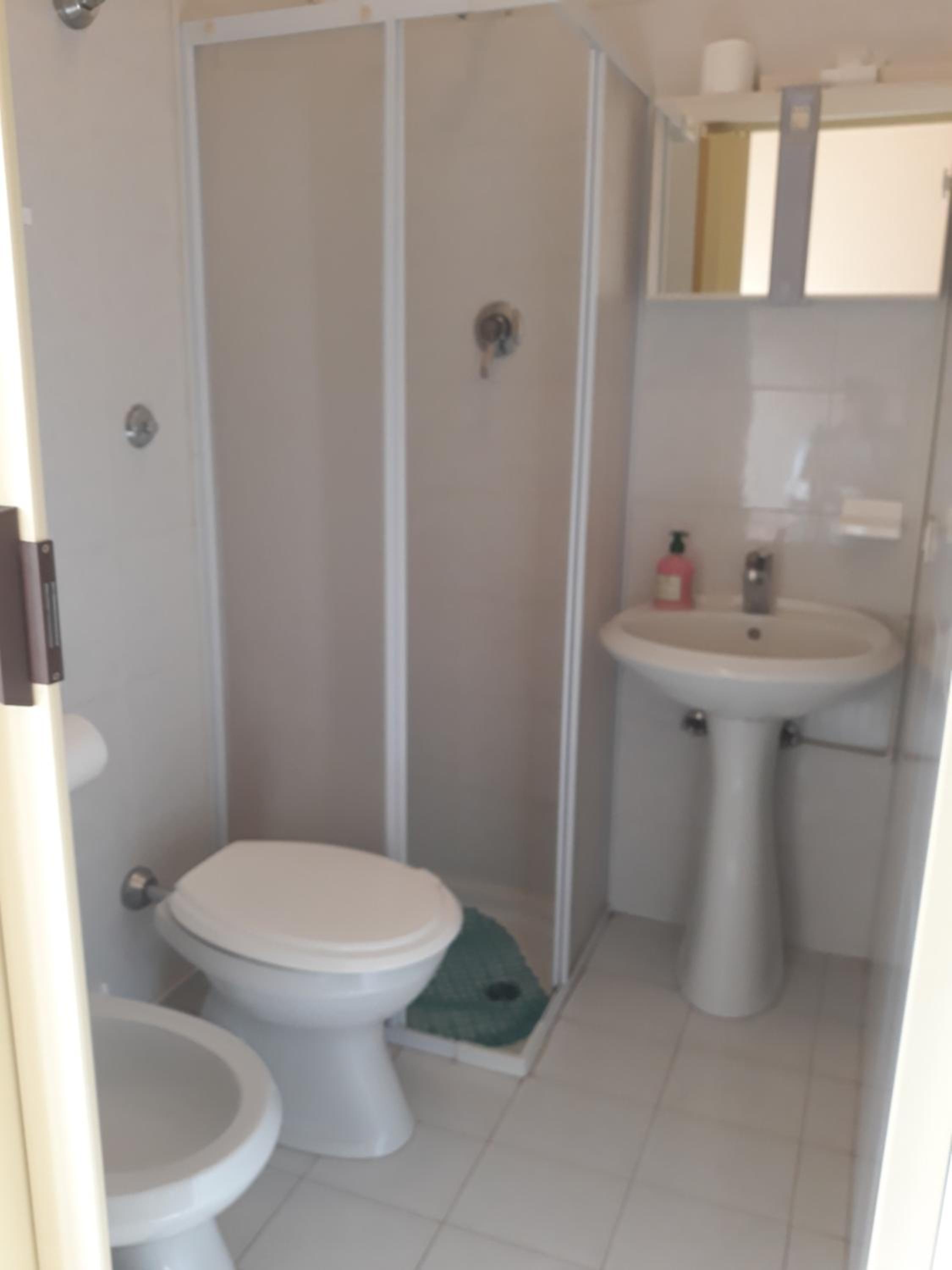 Twin Room with Private Bathroom photo 3