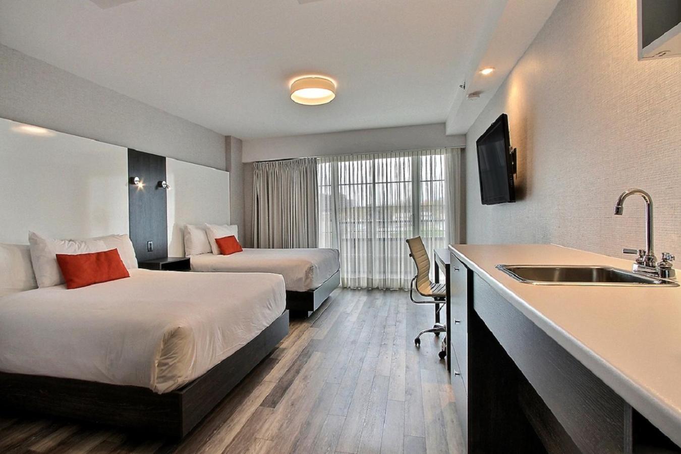 Superior Room, 2 Queen beds with Balcony