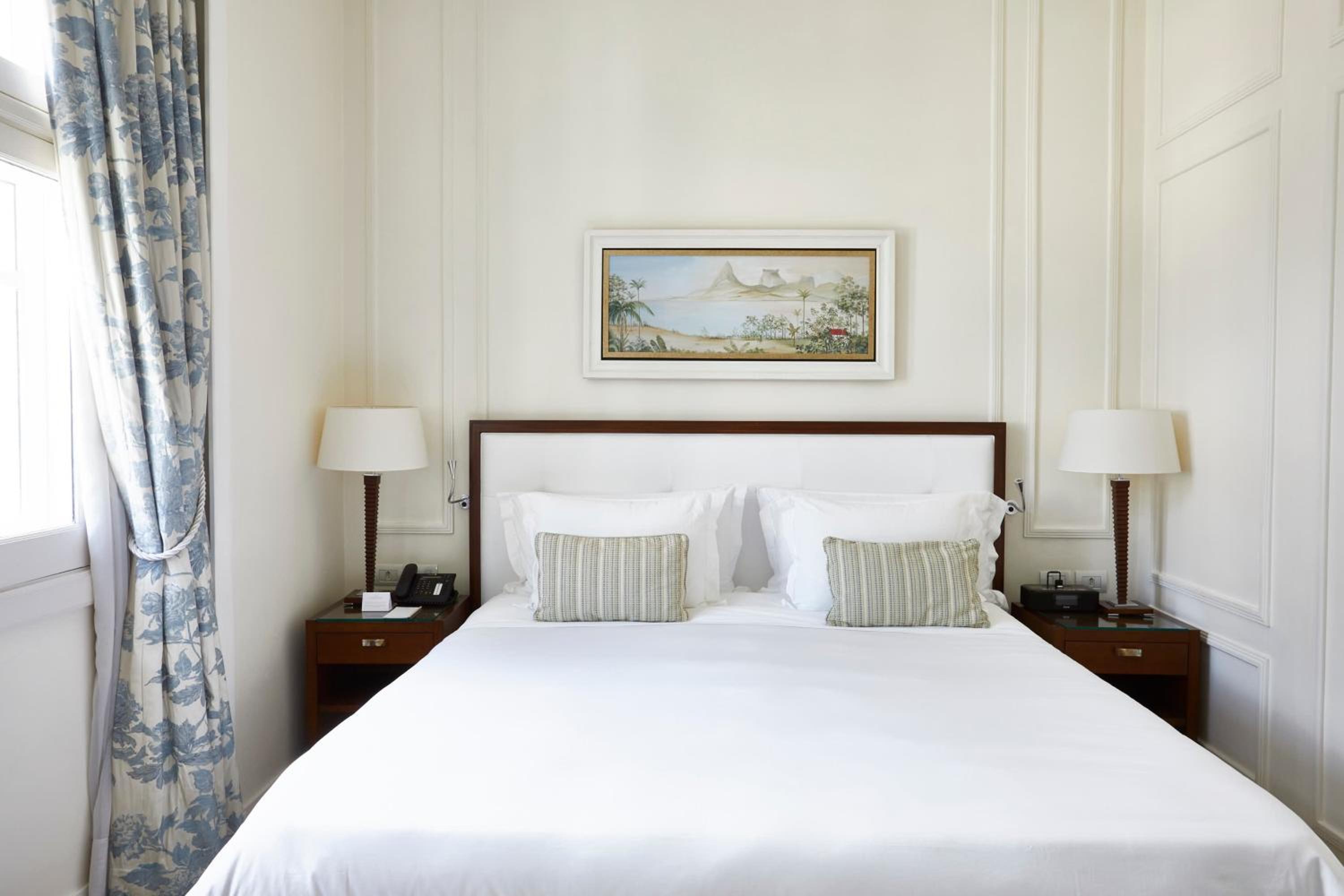 Deluxe Double or Twin Room with City View thumbnail 5