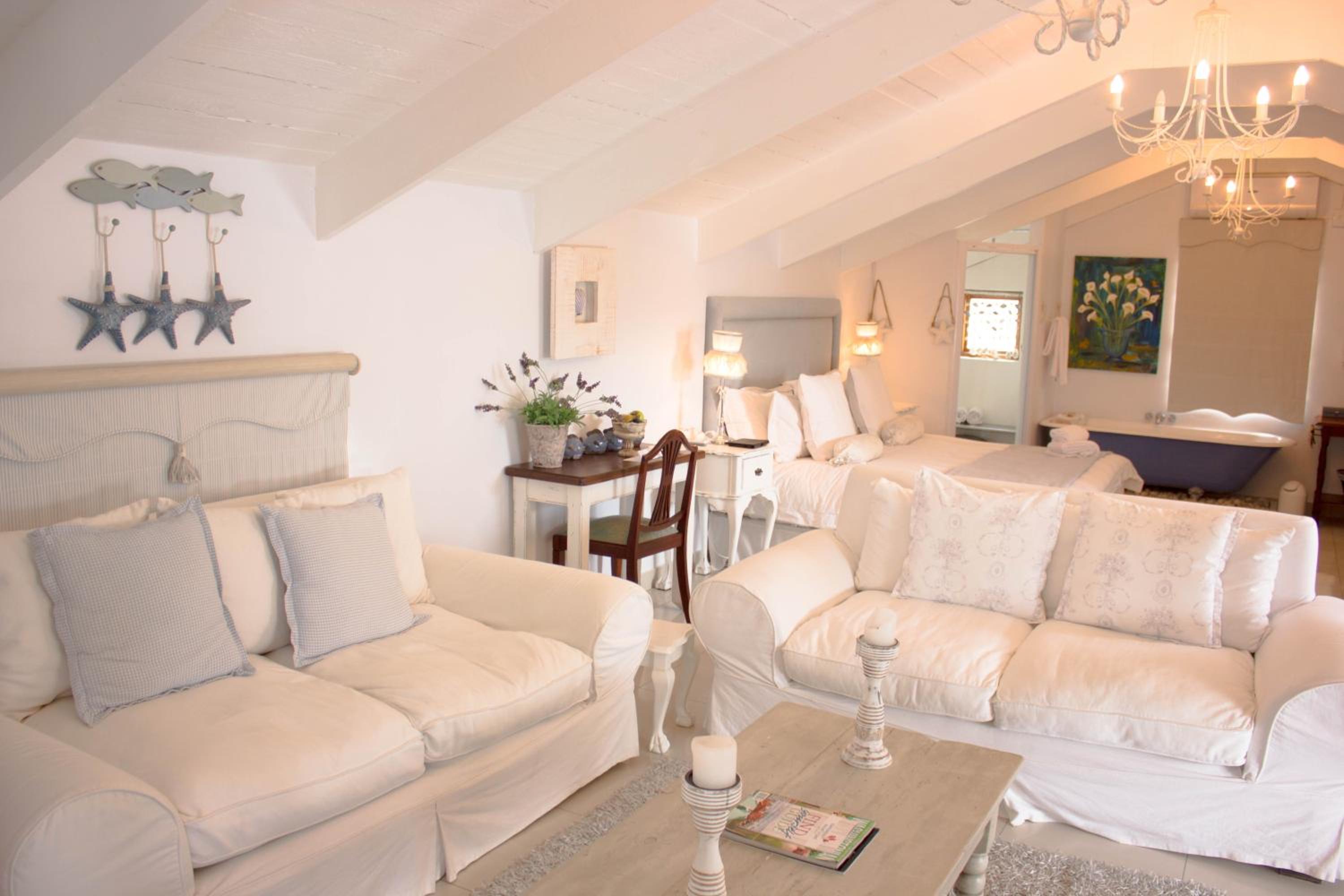 Deluxe King Suite photo 3