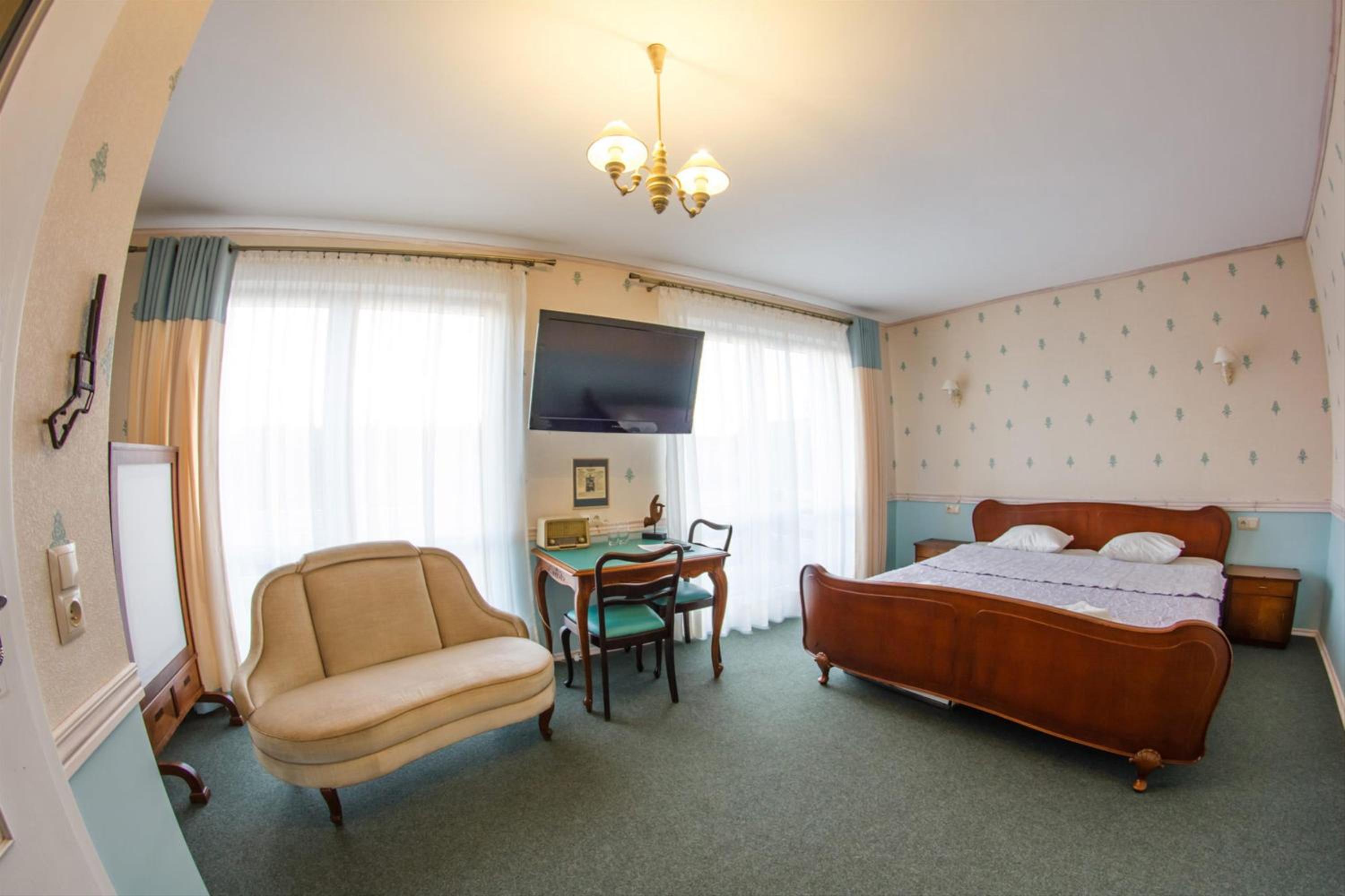 King Room with Balcony photo 1