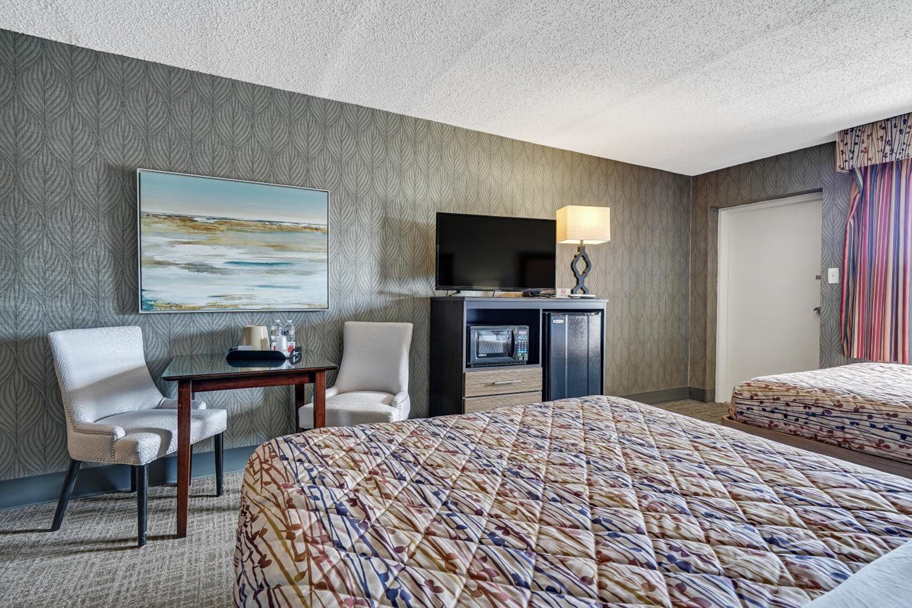 Deluxe Queen Suite - Non-Smoking photo 3