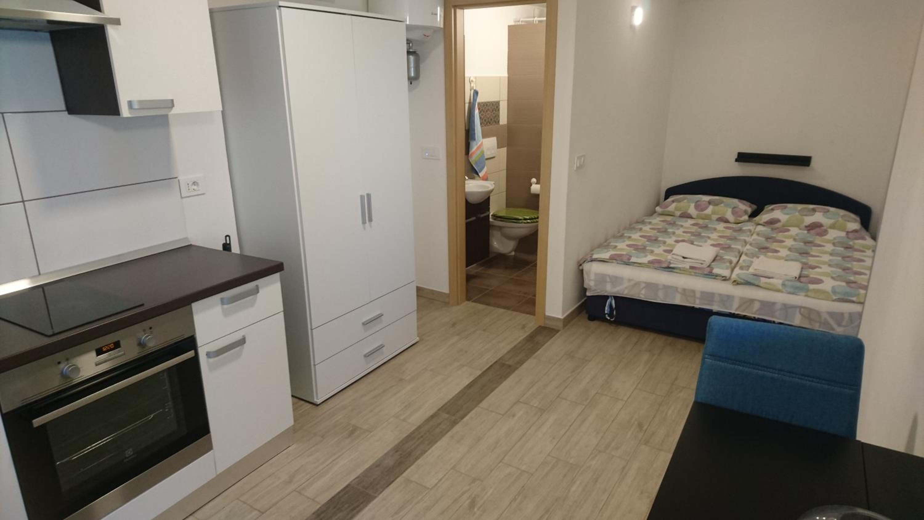 Apartment with Shower - Photo 1