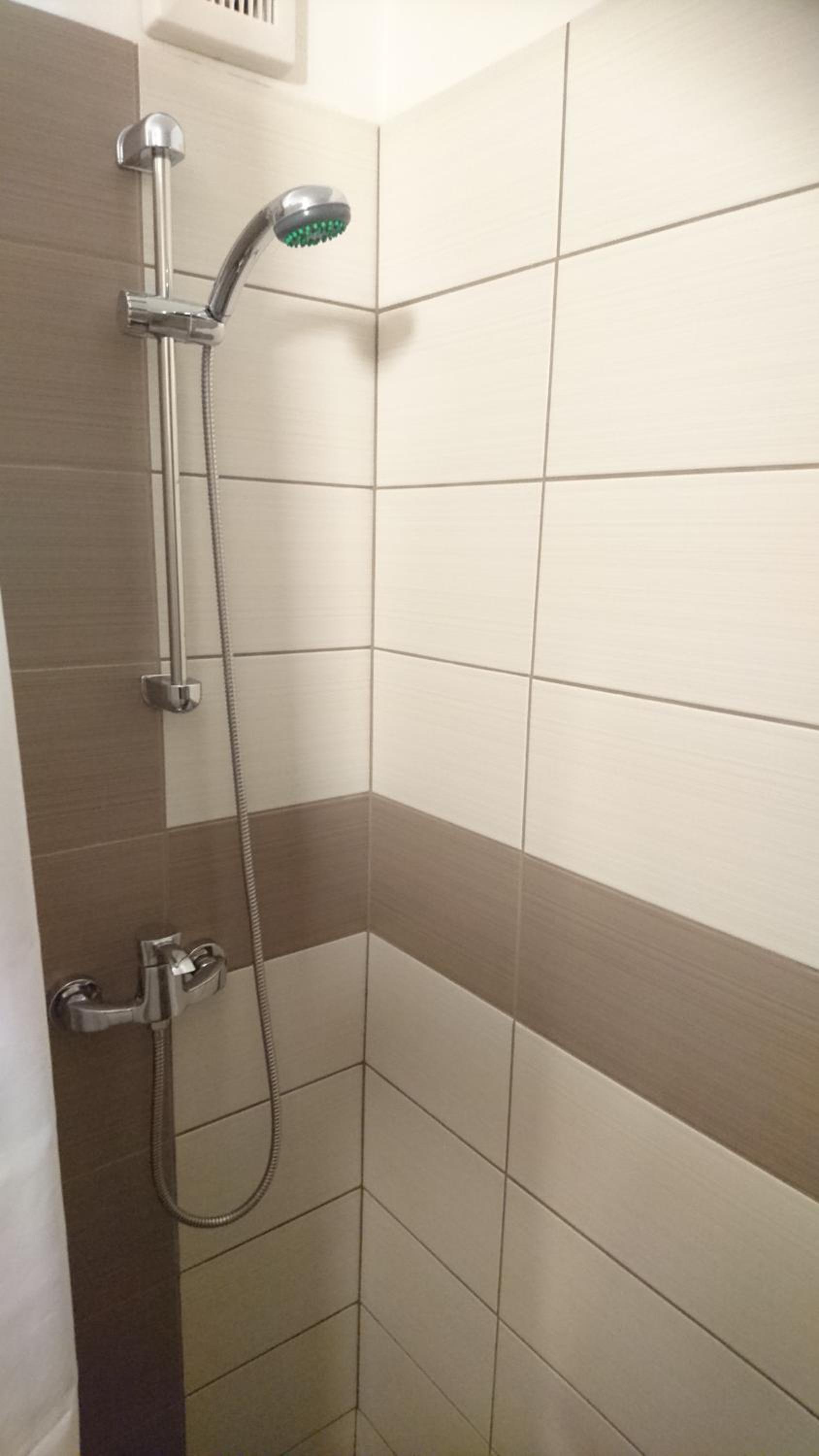 Apartment with Shower - Photo 7