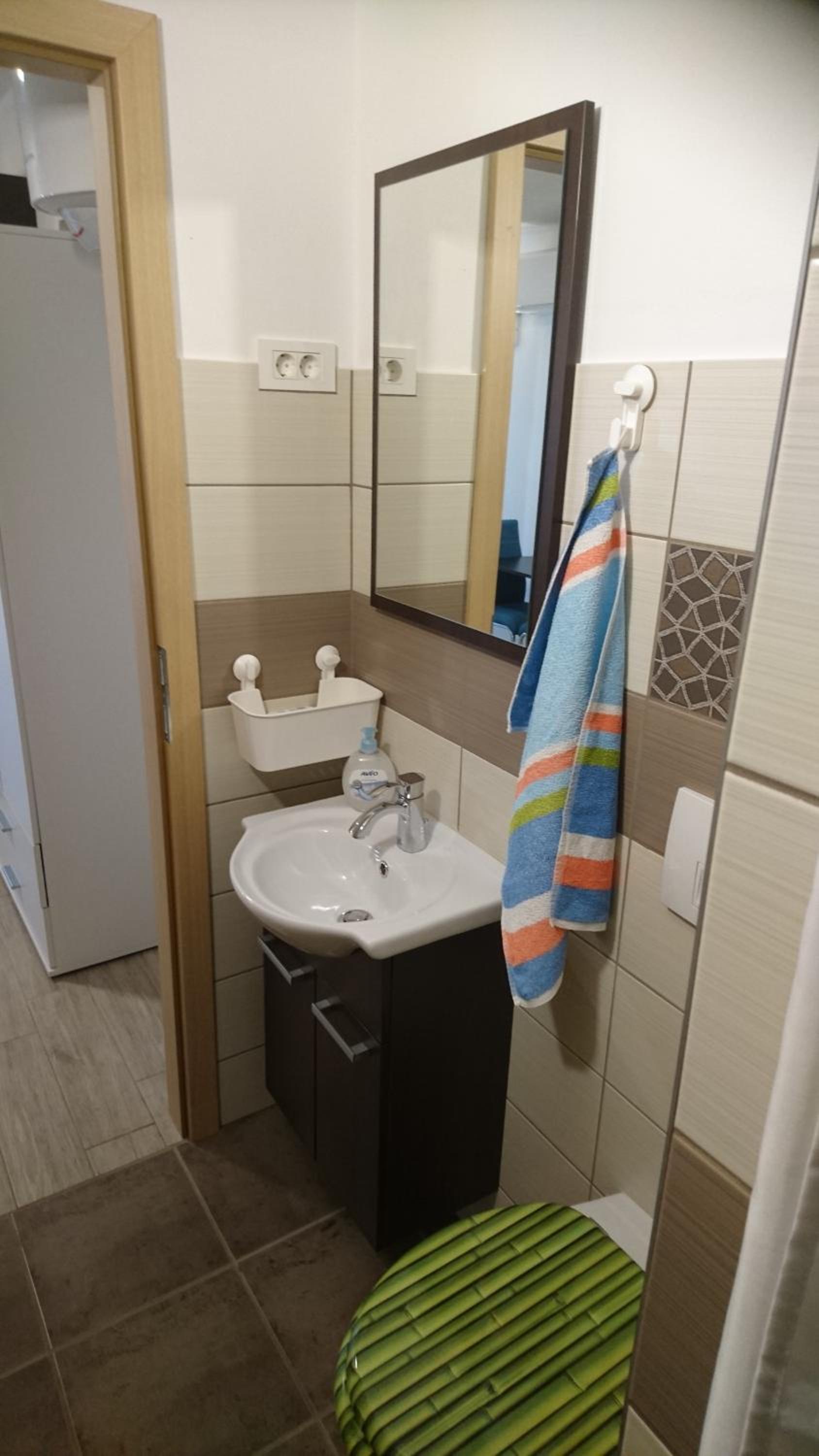 Apartment with Shower - Photo 8