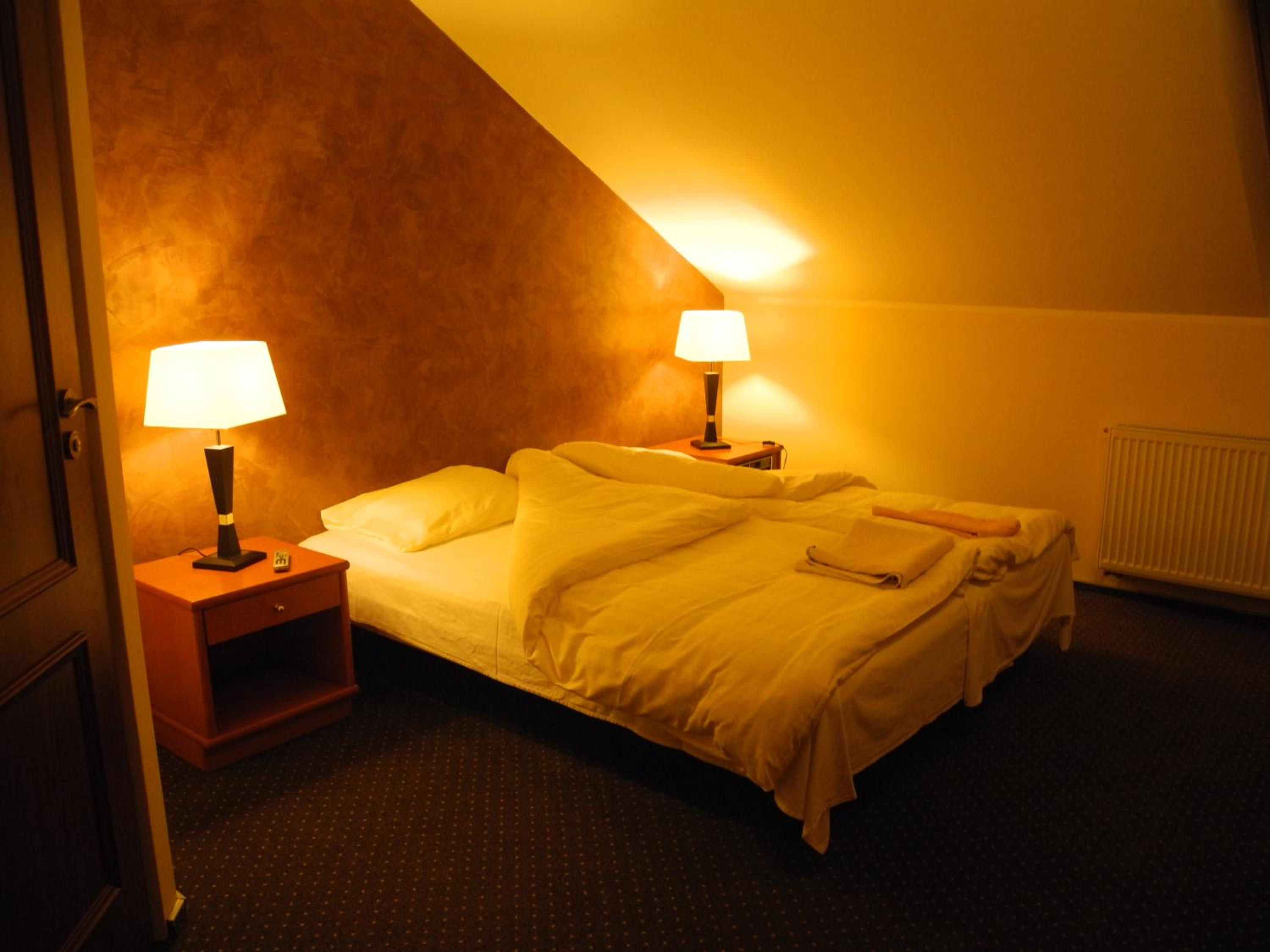 Twin Room - Photo 9