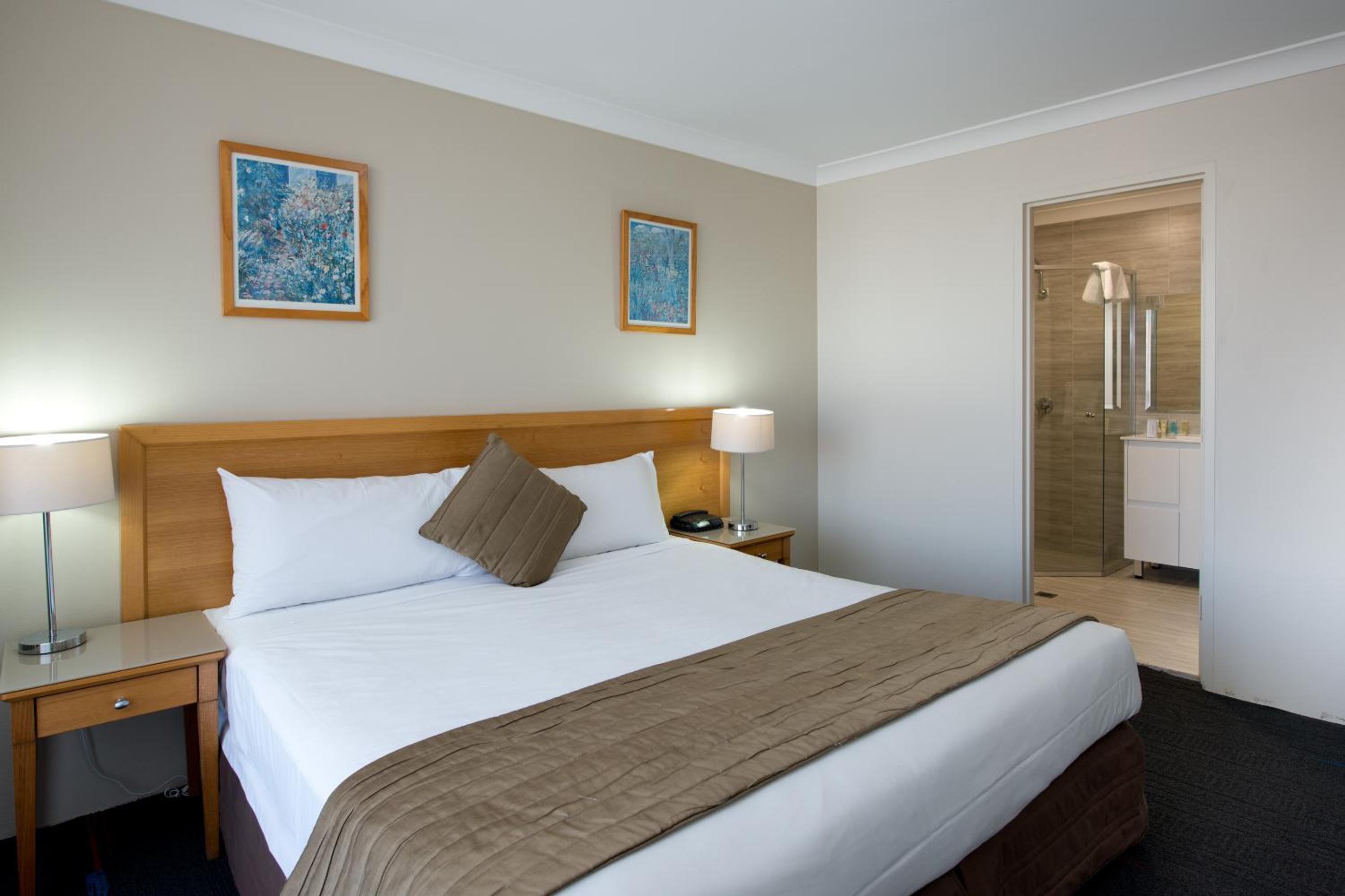 Executive Two-Bedroom Apartment (Limited Housekeeping) photo 3