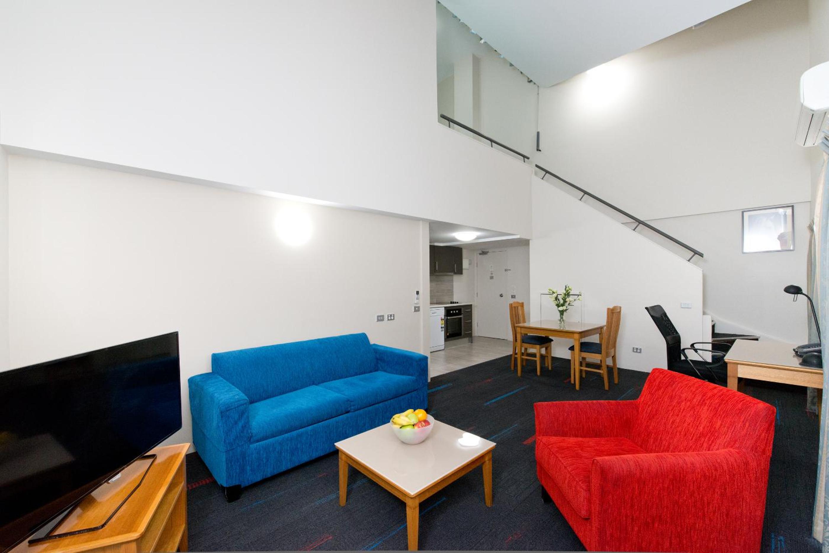 Executive One-Bedroom Apartment (Limited Housekeeping) photo 2