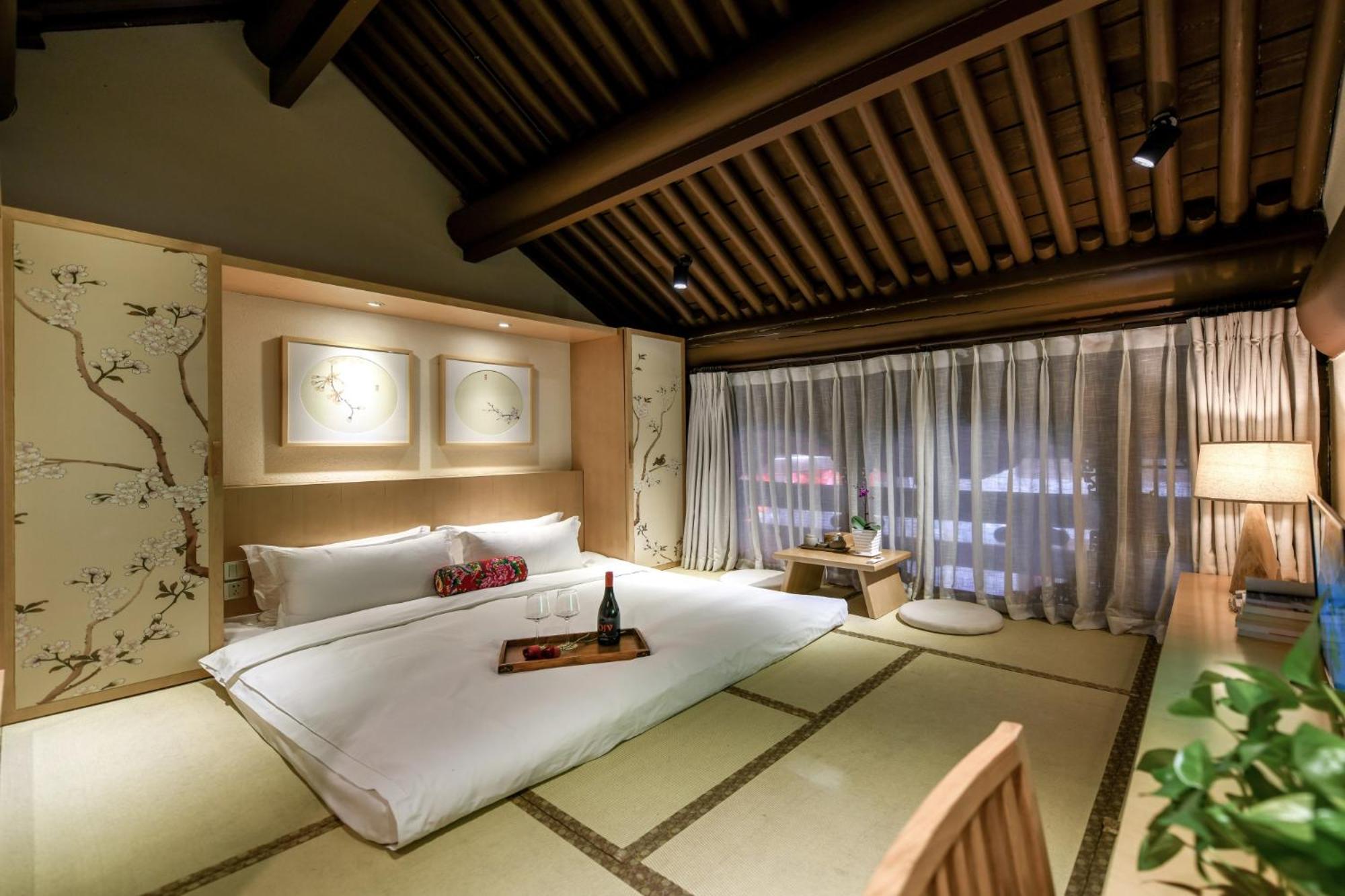 Japanese-Style Room with Tatami - Free Train Station Pick-up