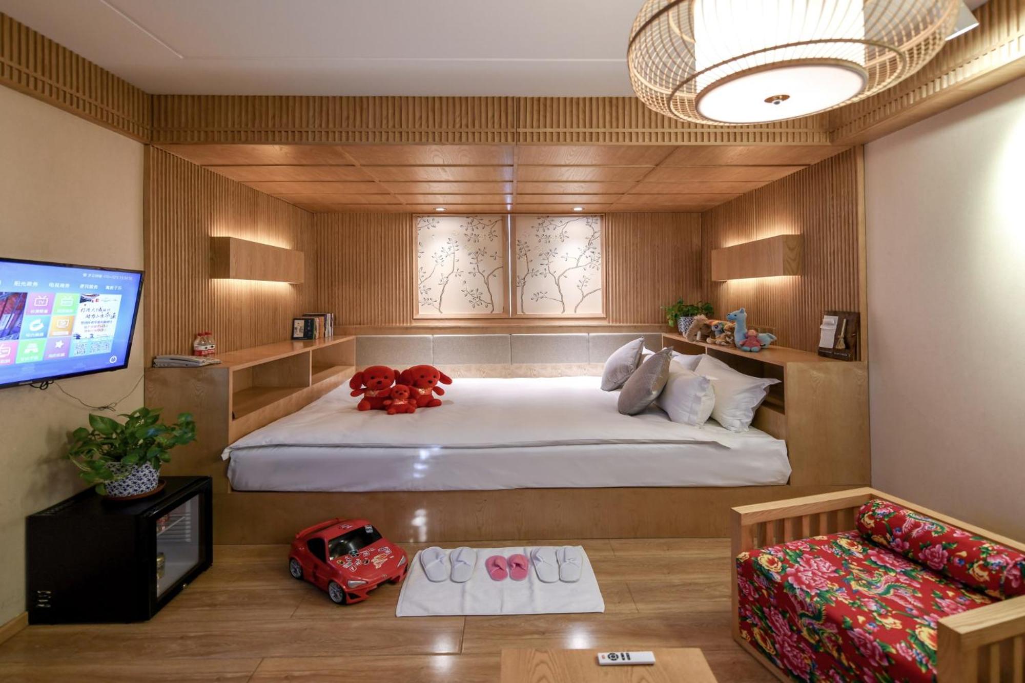 Deluxe Family King-bed Room - Free Train Station Pick-up photo 2