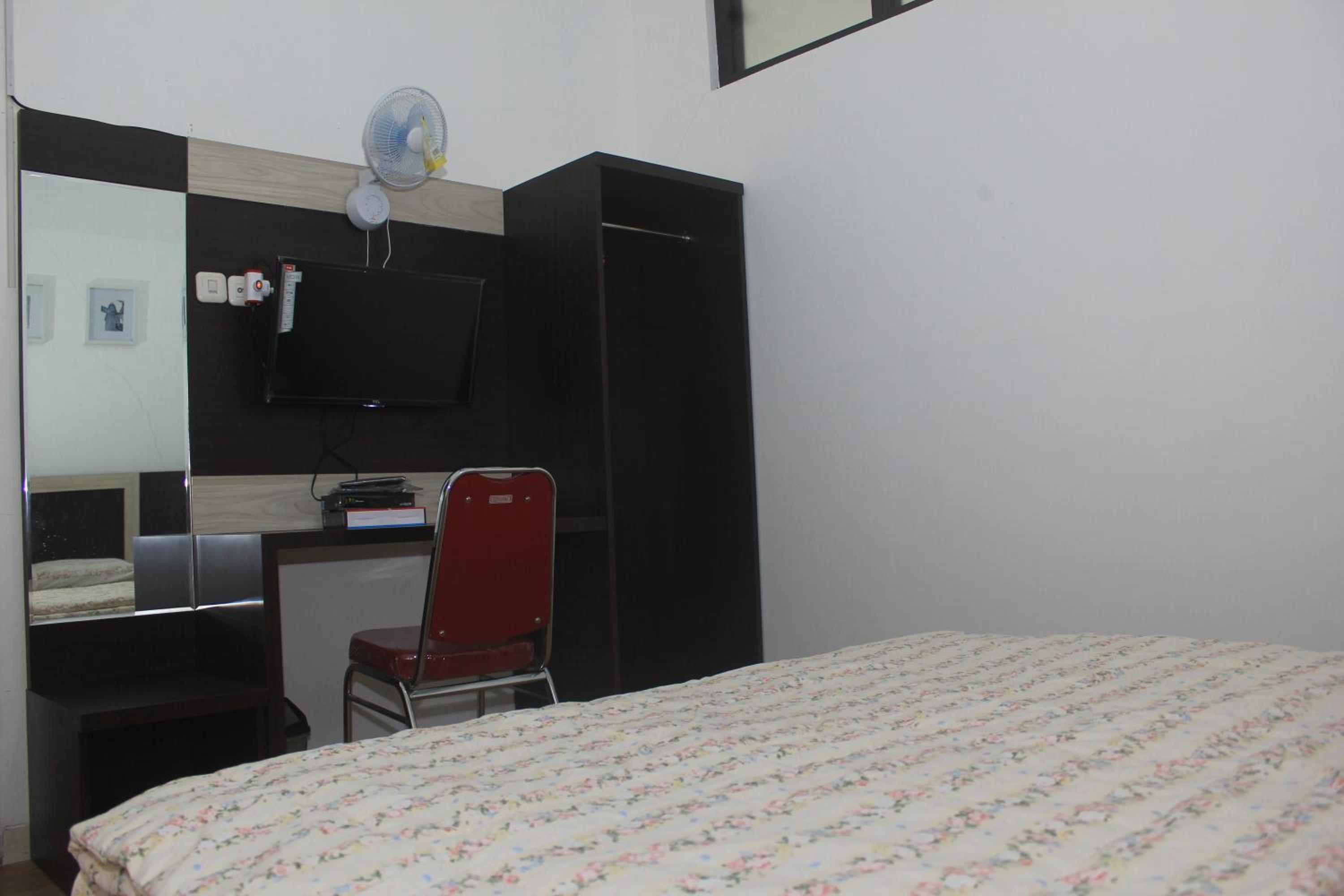Deluxe Room (2 Adults + 1 Child) - Photo 6