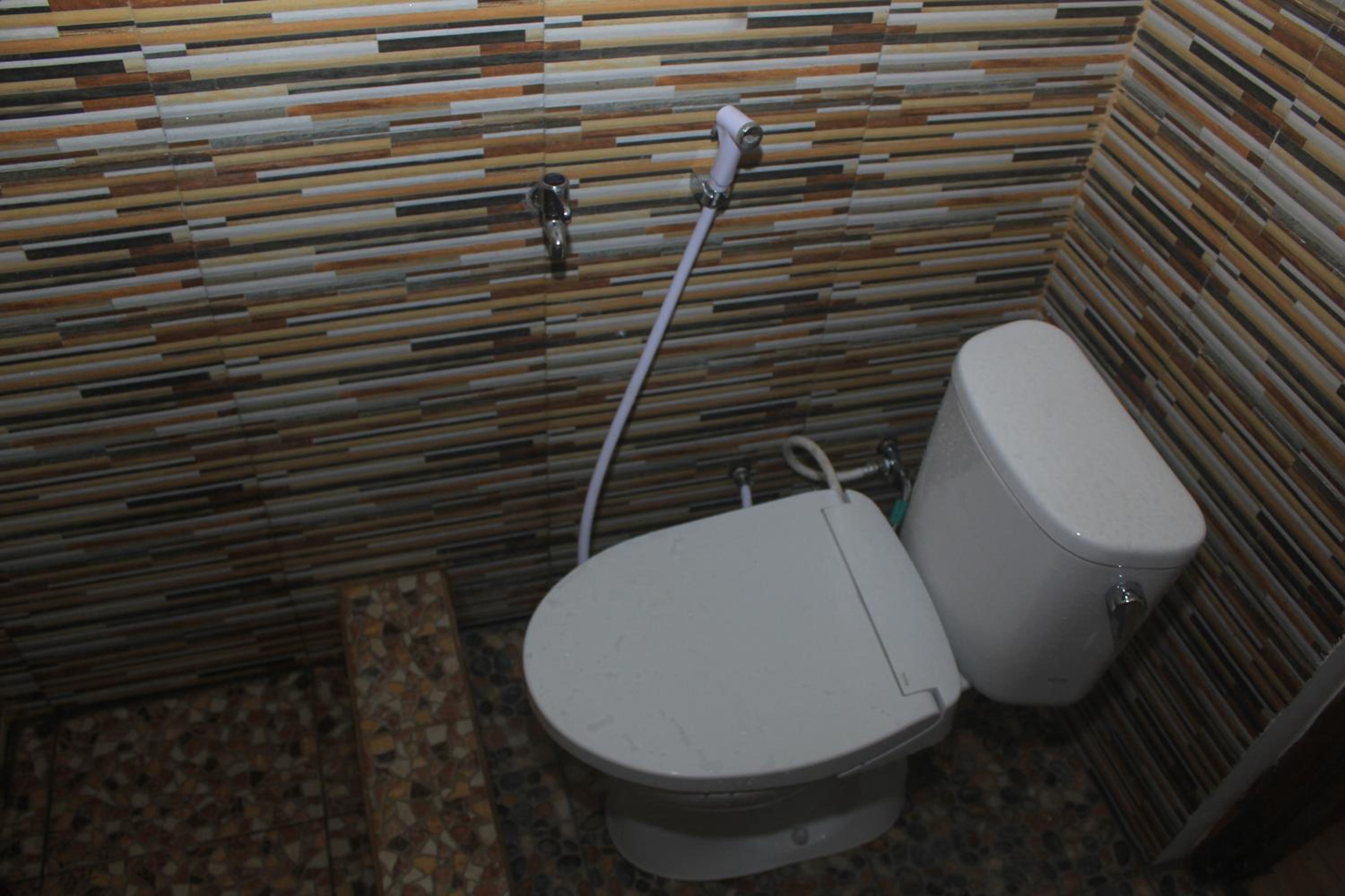 Deluxe Room (2 Adults + 1 Child) - Photo 3