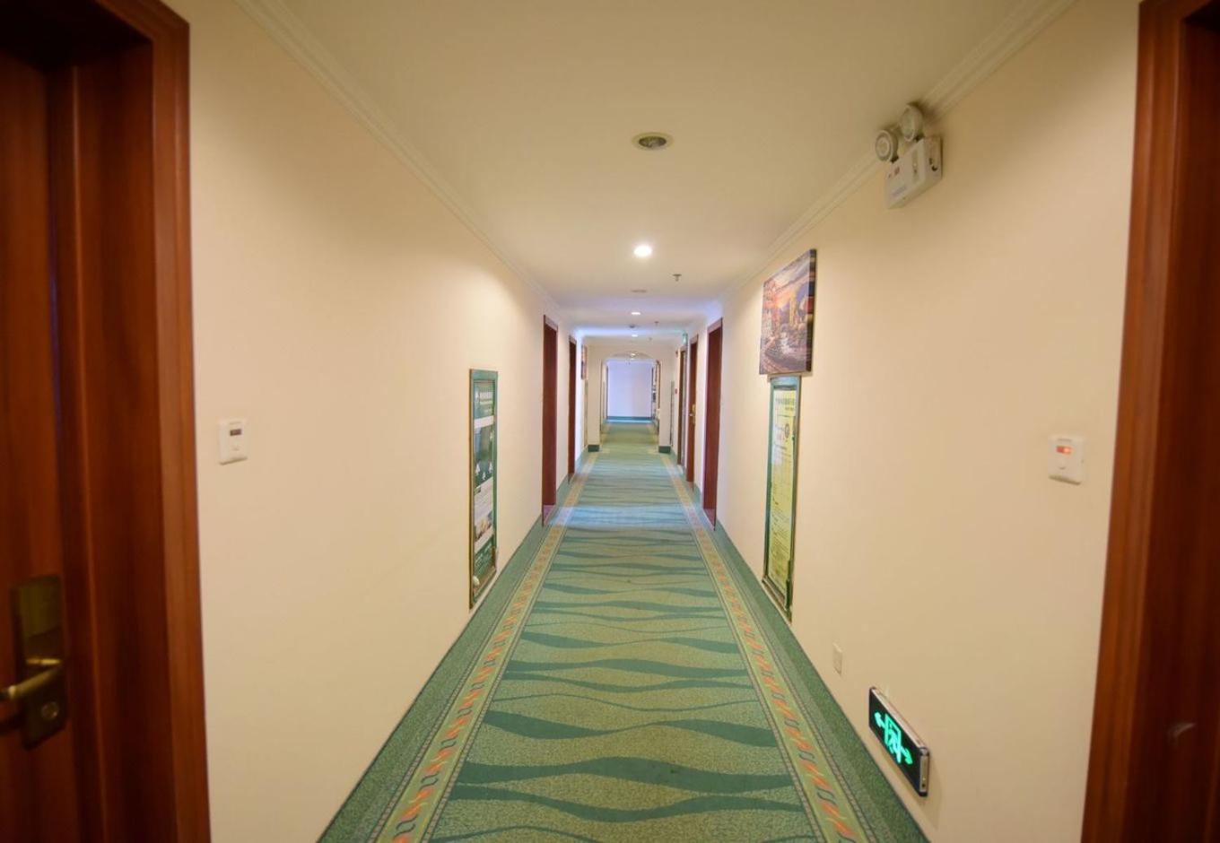 Mainland Chinese Citizens - Standard Twin Room - Photo 3