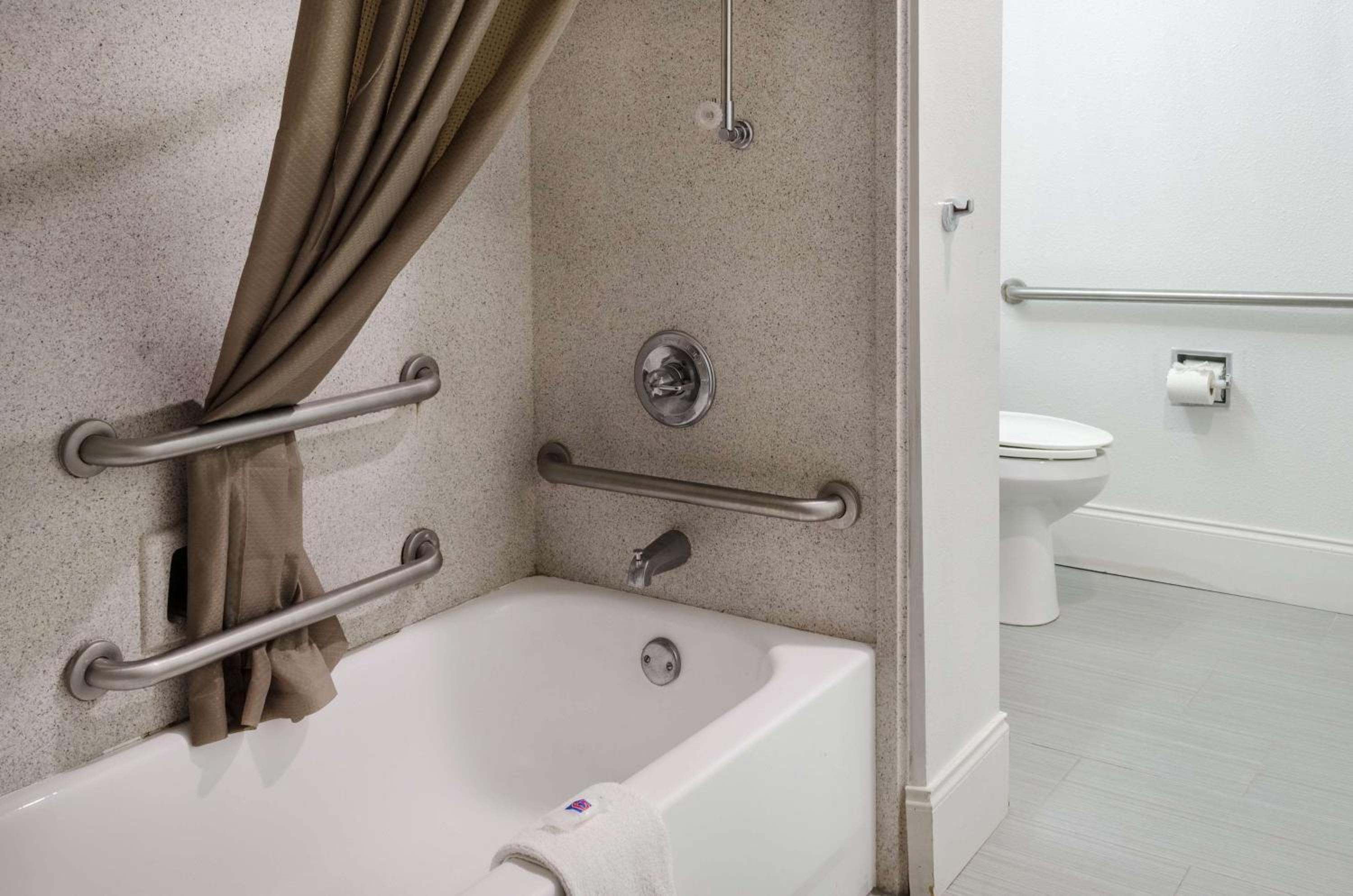 Deluxe King Room - Non-Smoking - Photo 3