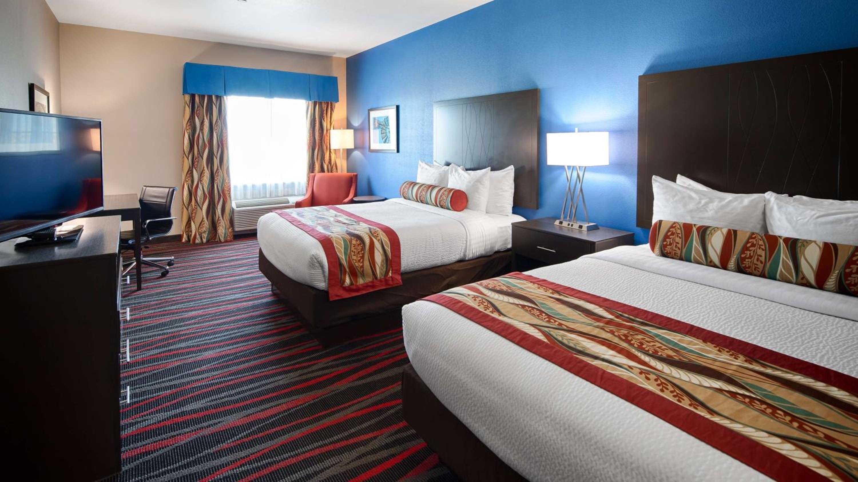 Queen Room with Two Queen Beds and Bath Tub - Disability Access/Non-Smoking photo 1