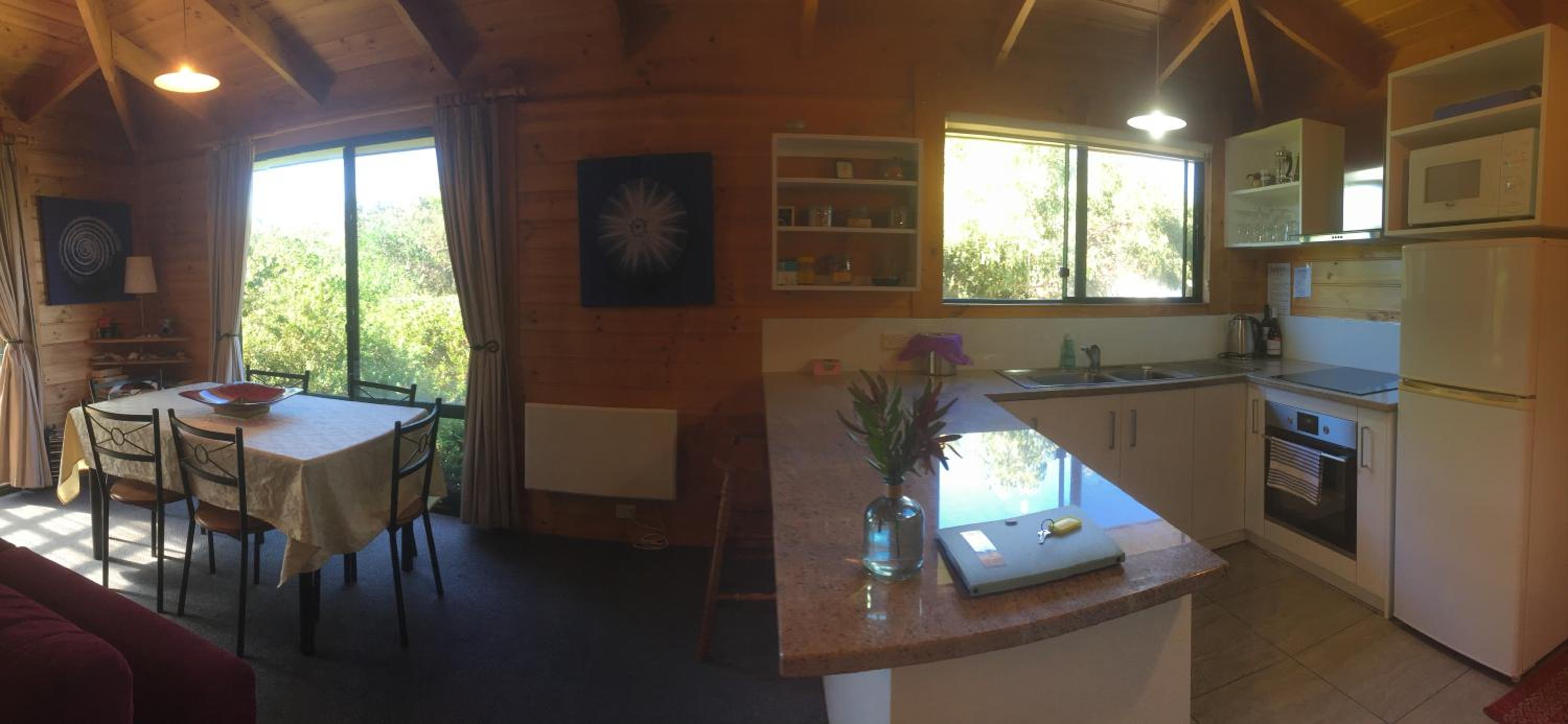 Sandpiper Two-Bedroom Cottage photo 3