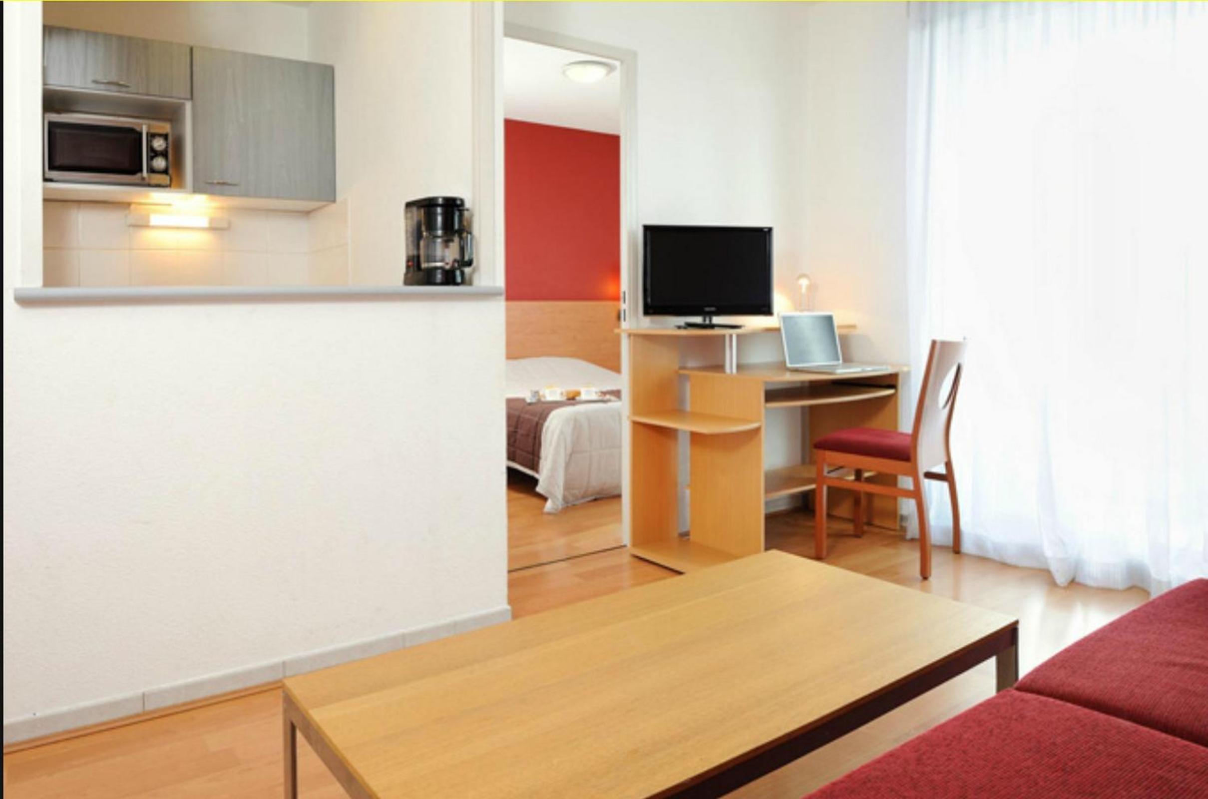 One-Bedroom Apartment (4 Adults) - Photo 8