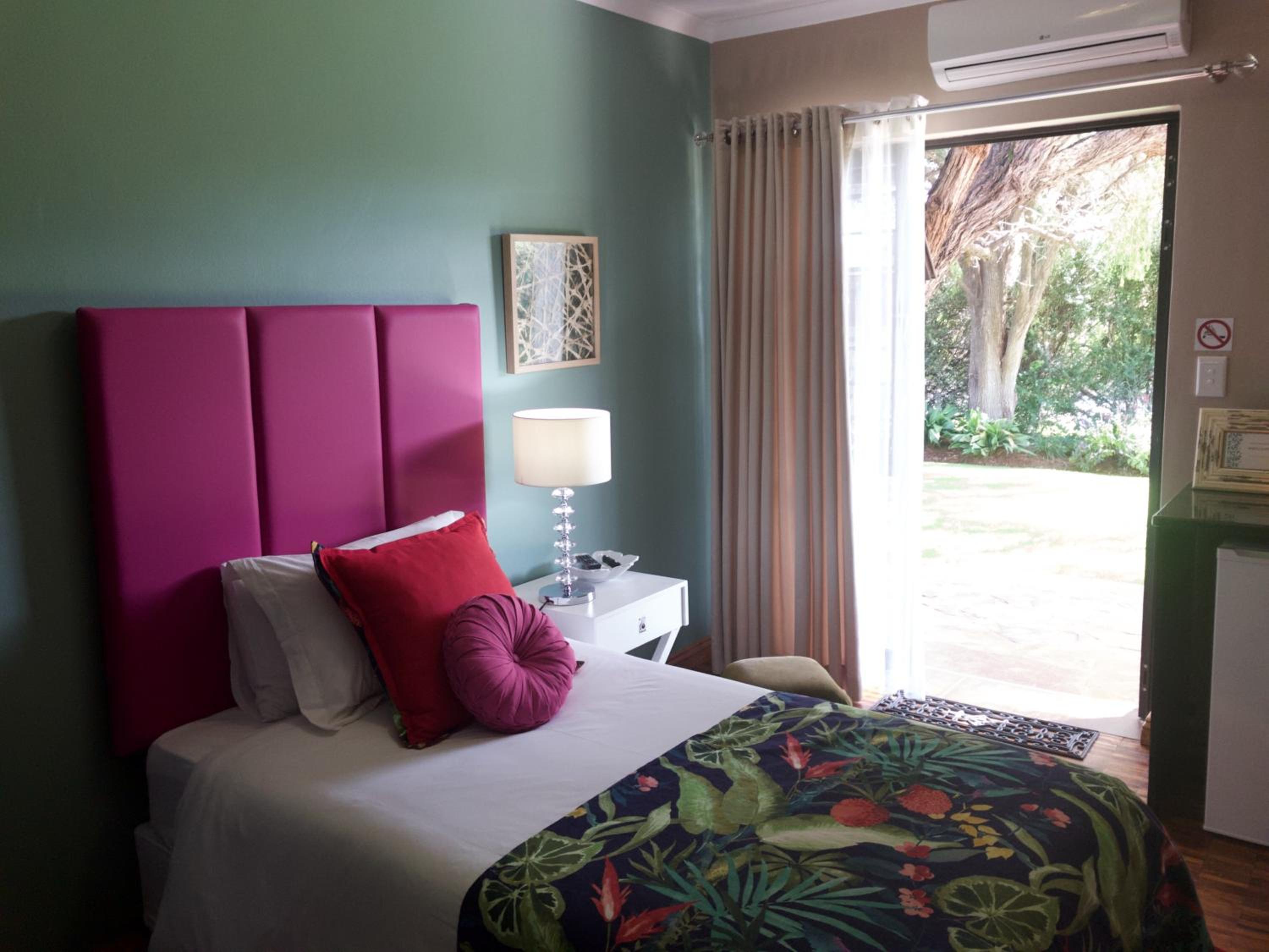 Single Room photo 2