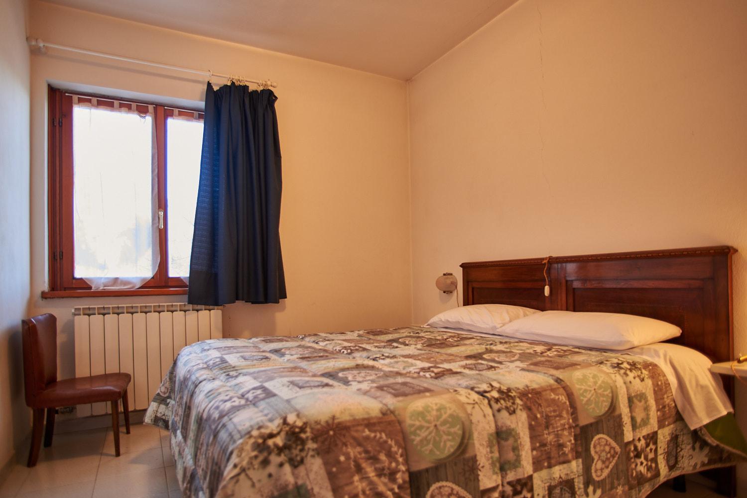 One-Bedroom Apartment with Mountain View