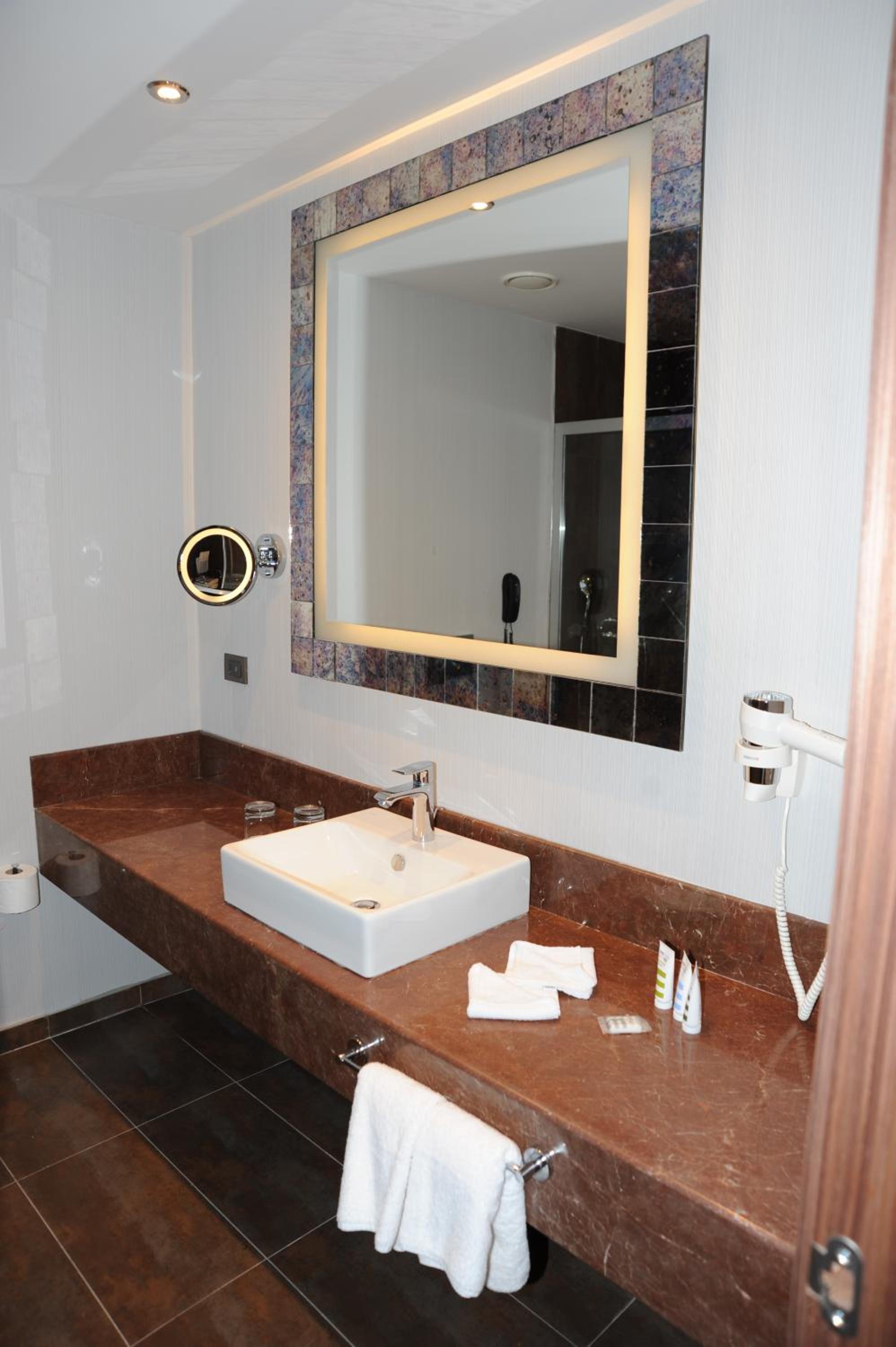 Junior Suite with One Double Bed And Sofa photo 3