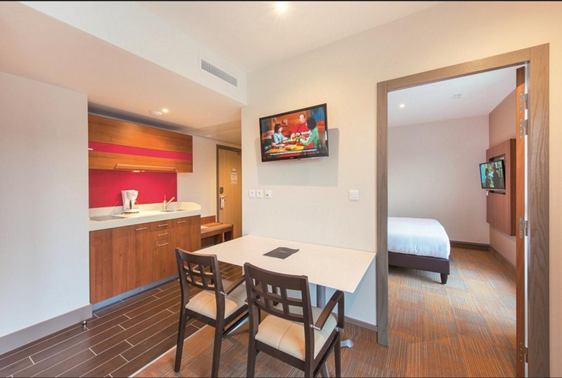 Family Apartment (2 Adults + 2 Children) - Spa and Pool Access not Included - Photo 1
