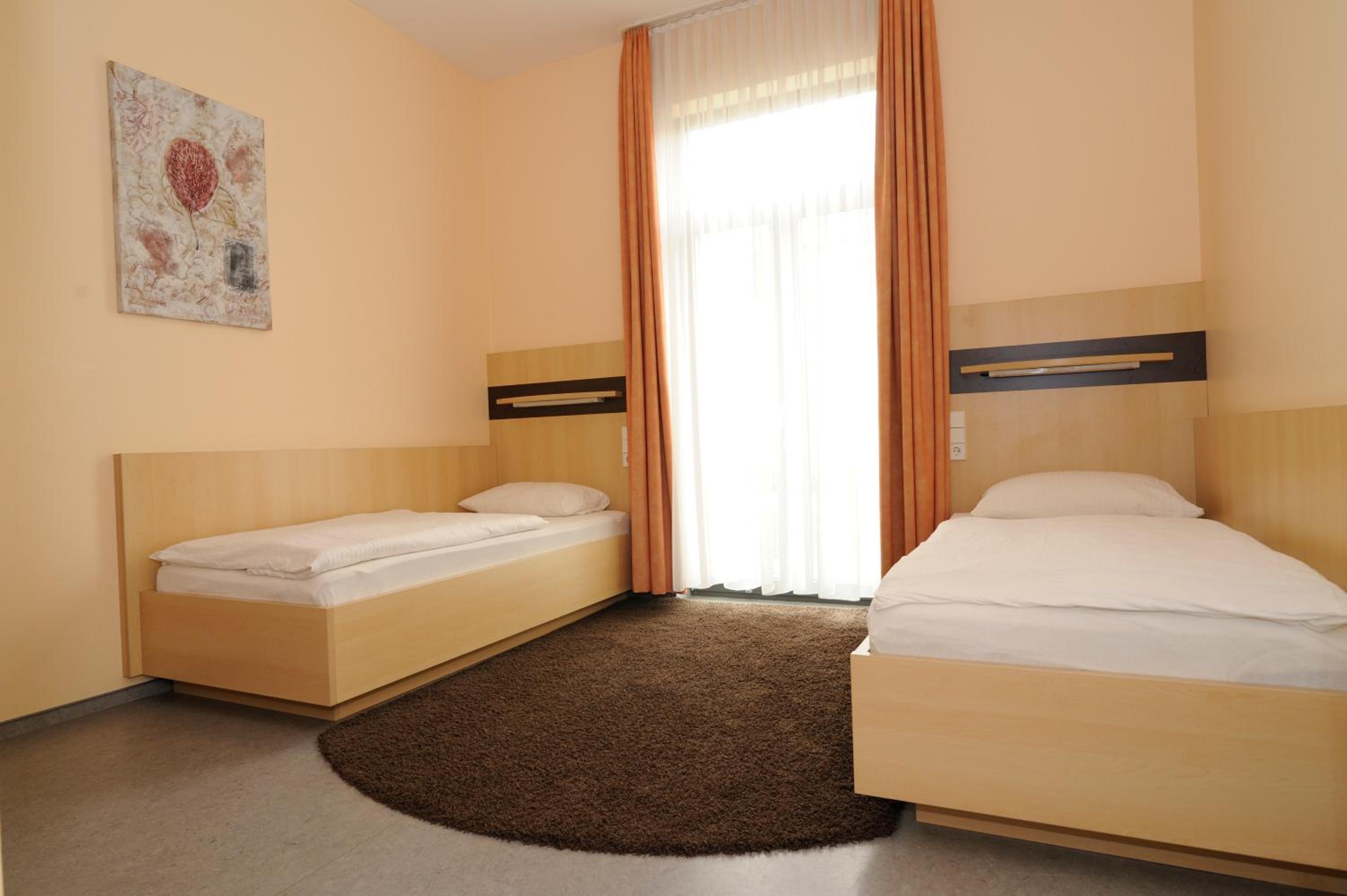 Twin Room - Photo 1