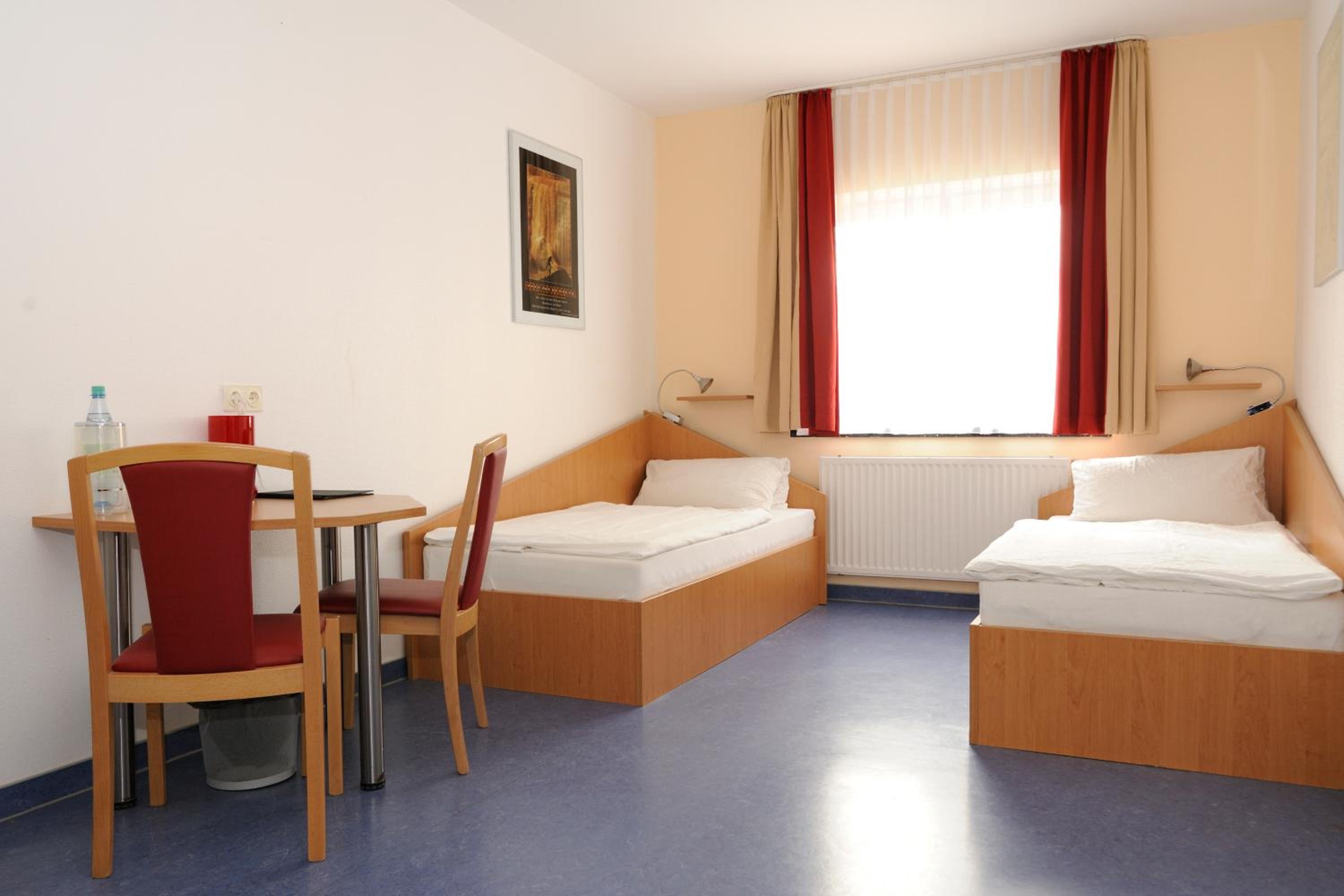 Twin Room - Photo 4