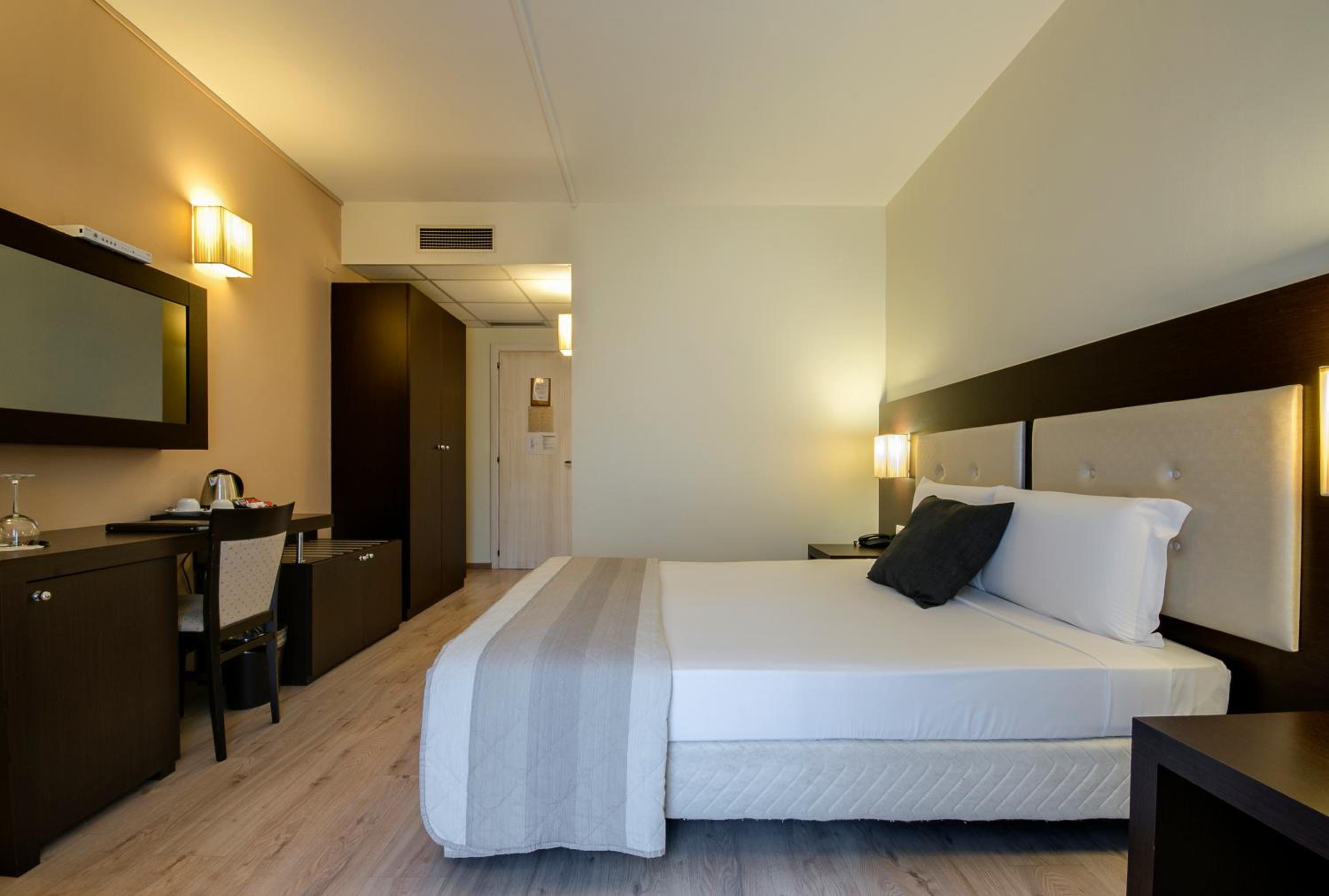 Superior Double or Twin Room - Photo 1