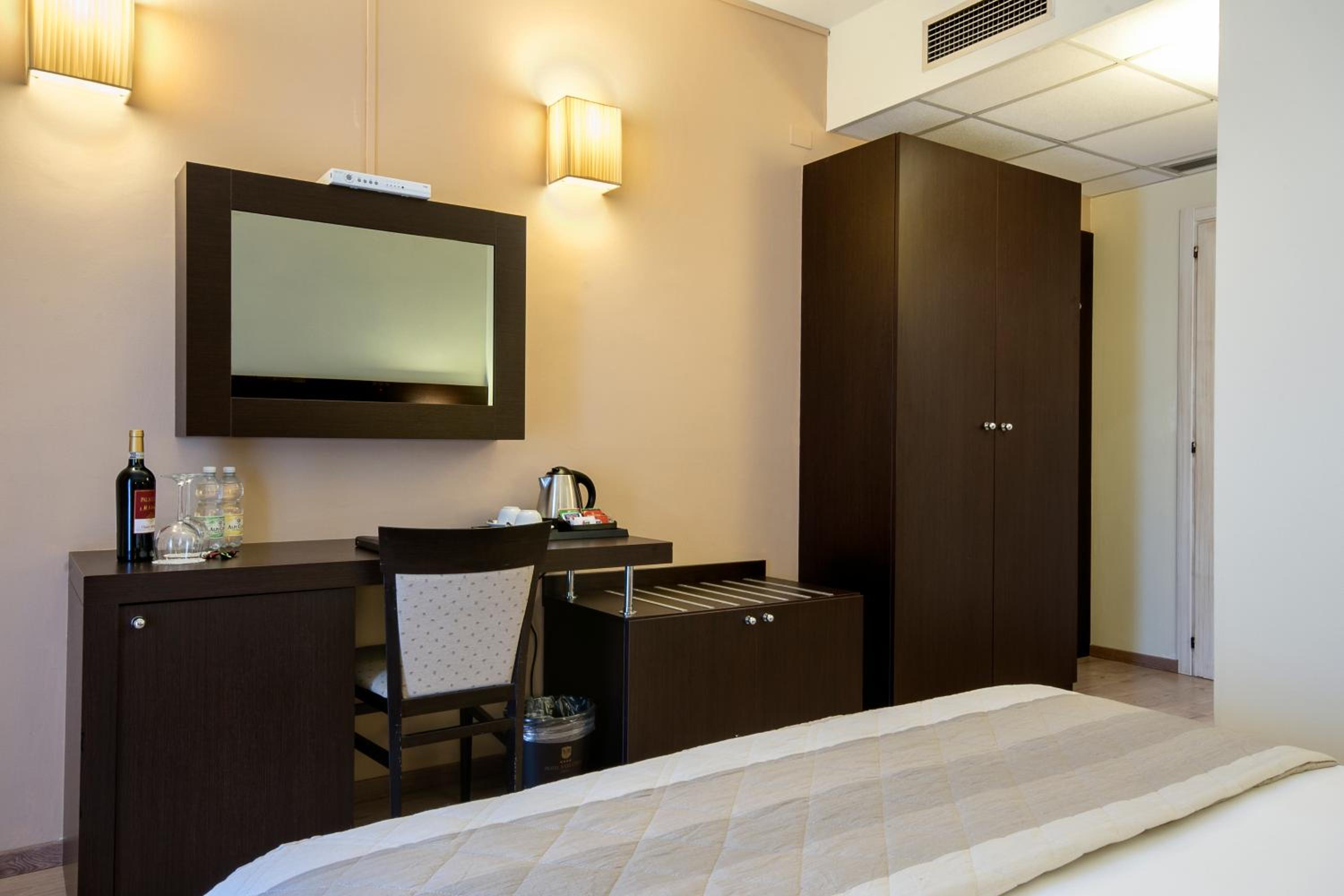 Superior Double or Twin Room - Photo 2