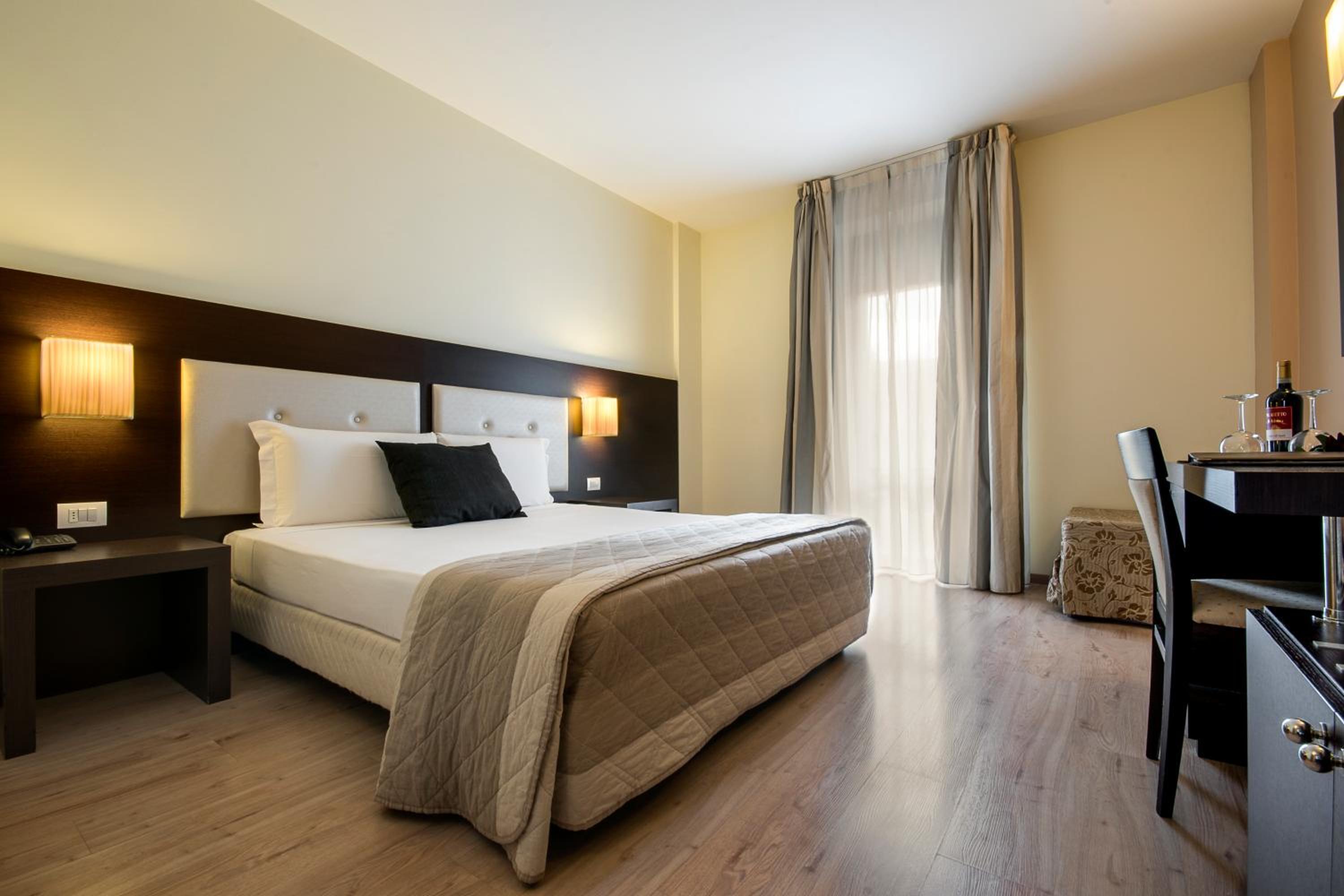 Superior Double or Twin Room - Photo 9