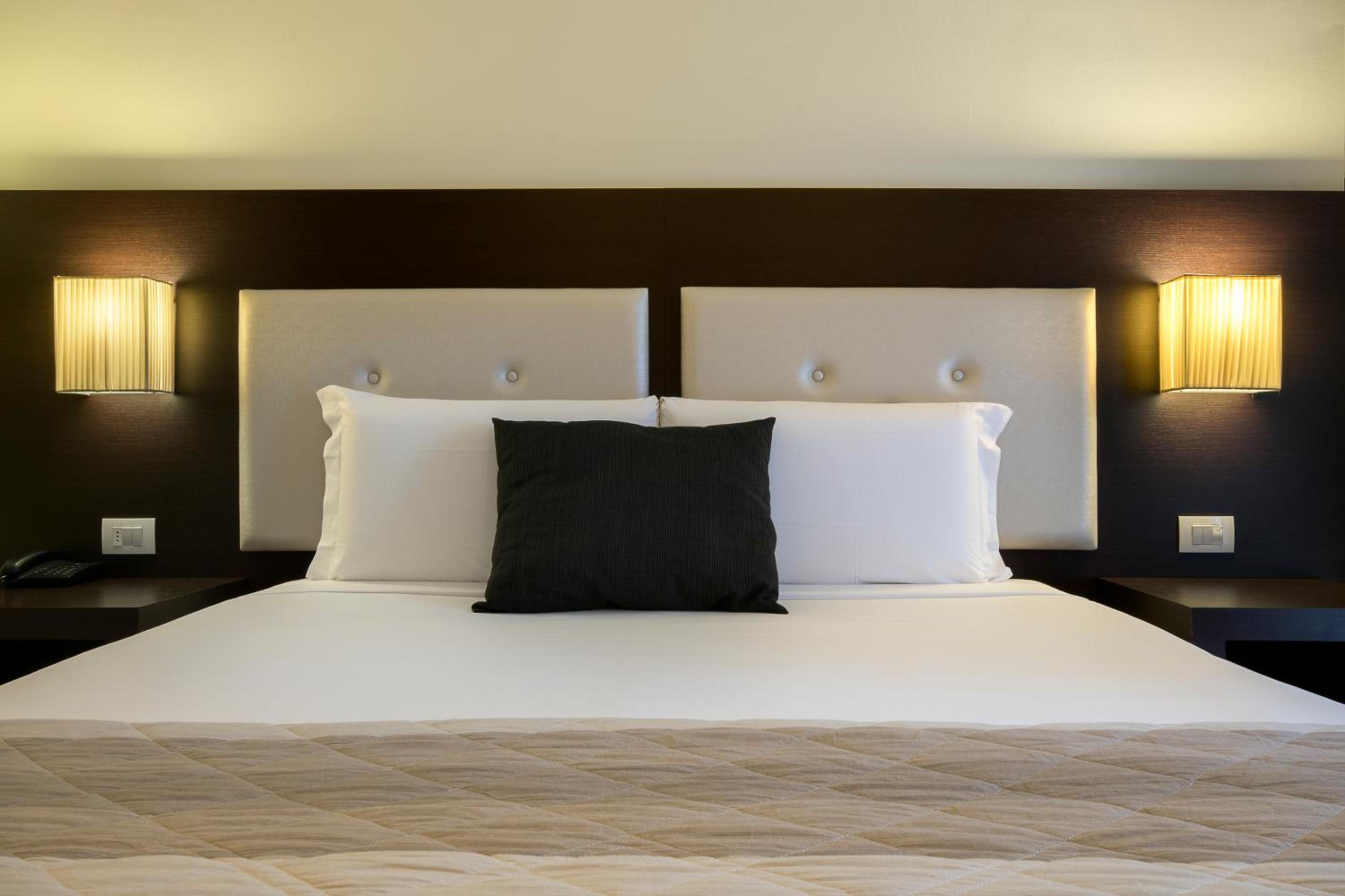 Double or Twin Room - Photo 6