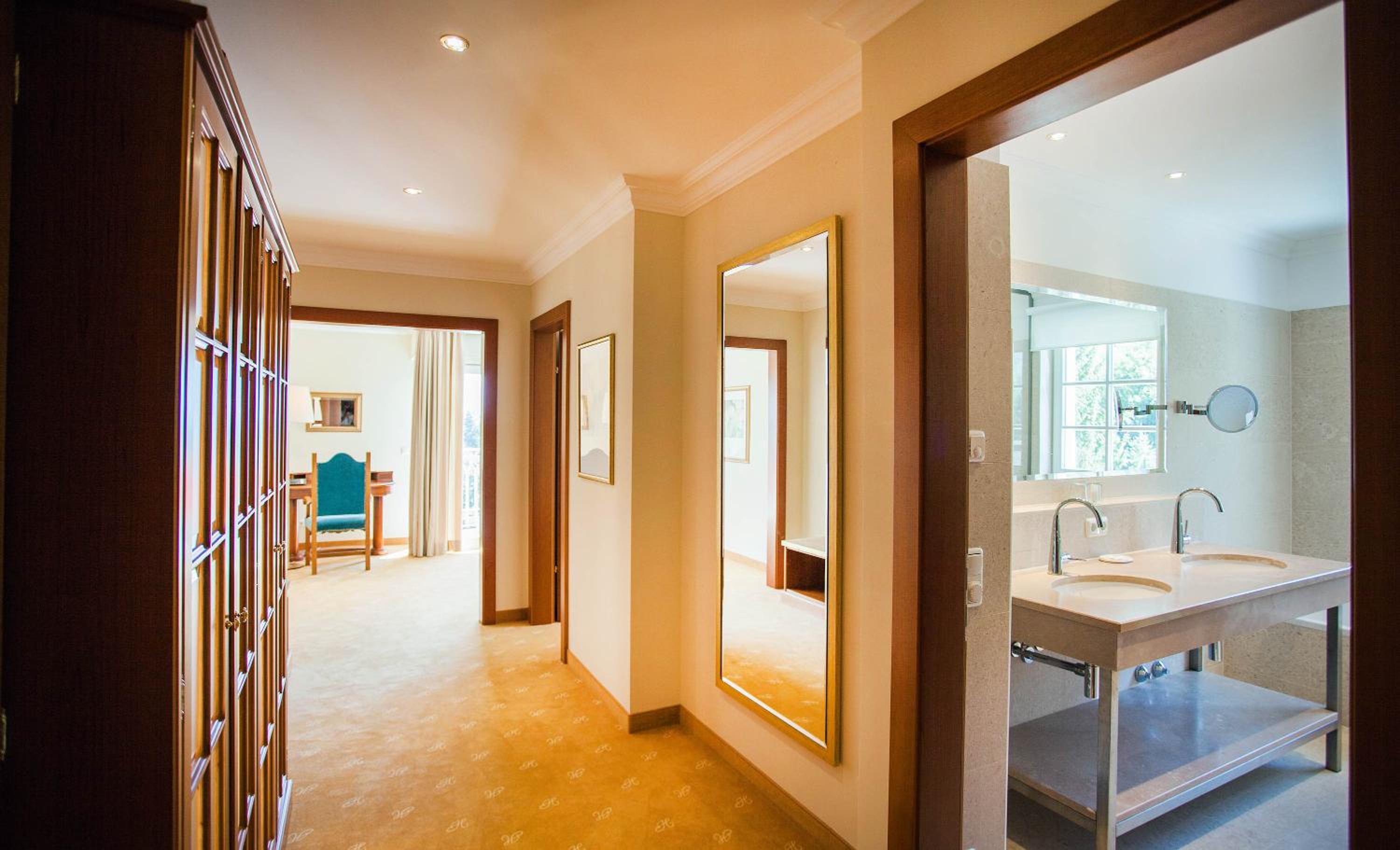 Suite with Lake View photo 2