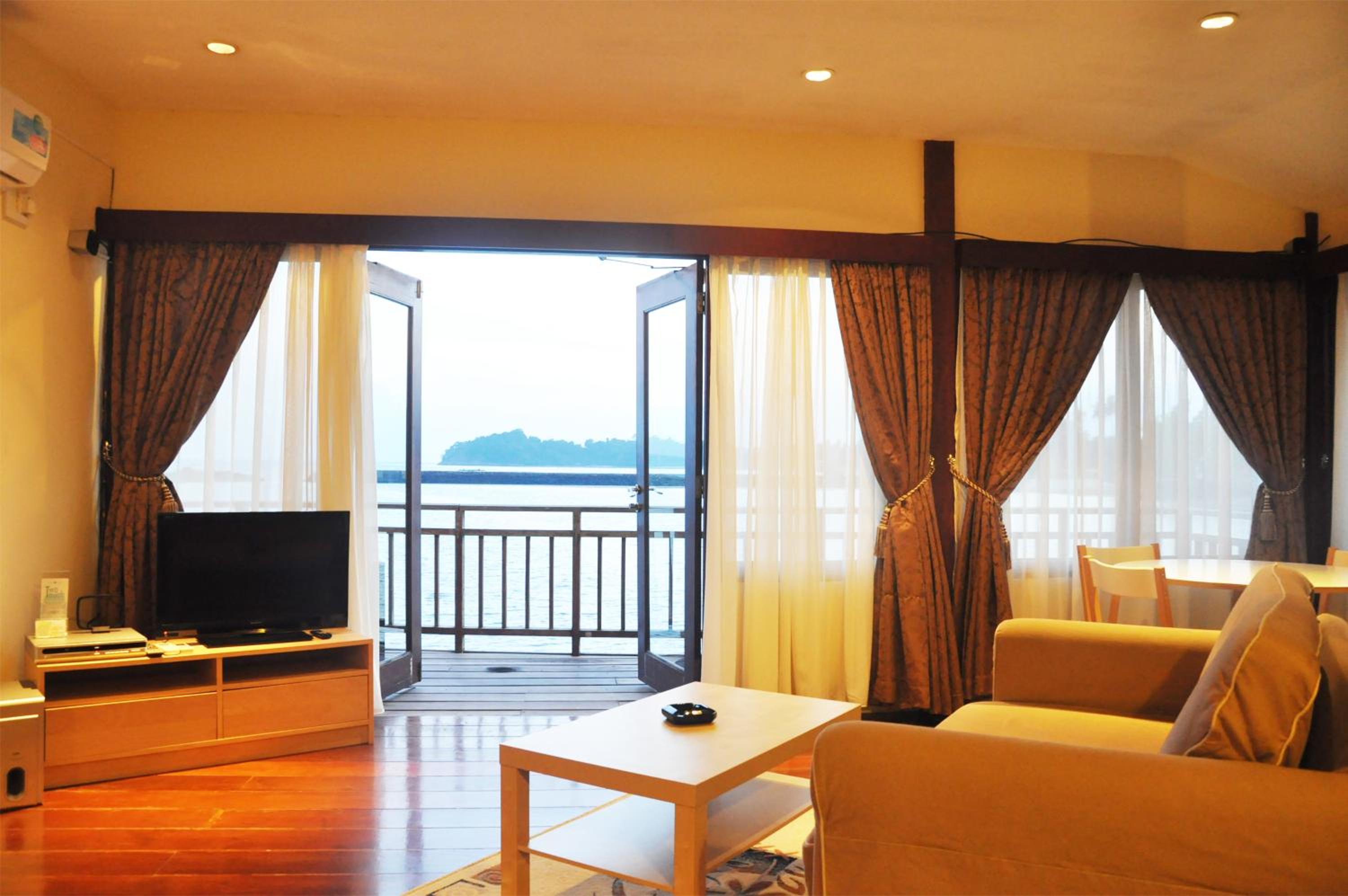 One-Bedroom Villa with Free Shuttle from Nongsapura Ferry Terminal - Photo 3