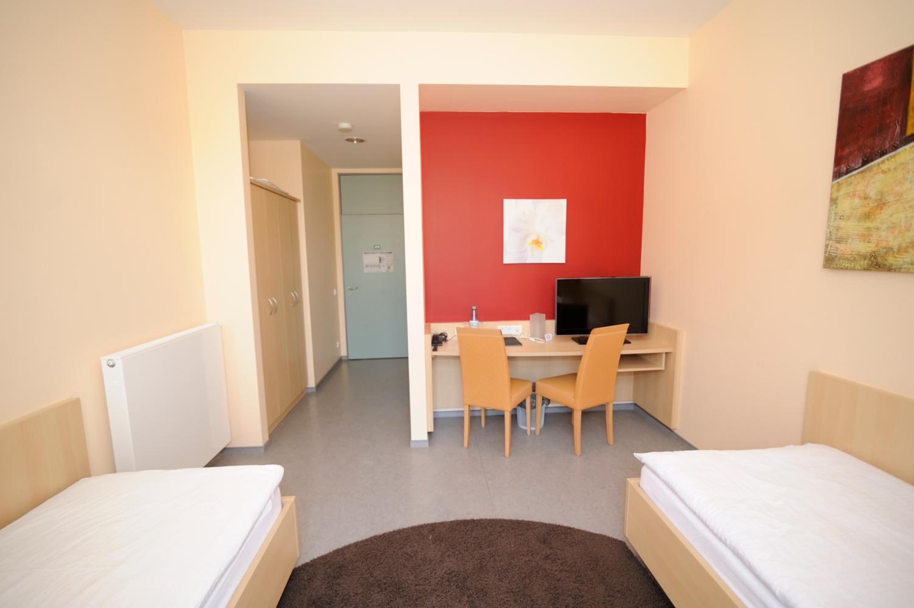 Twin Room - Photo 3