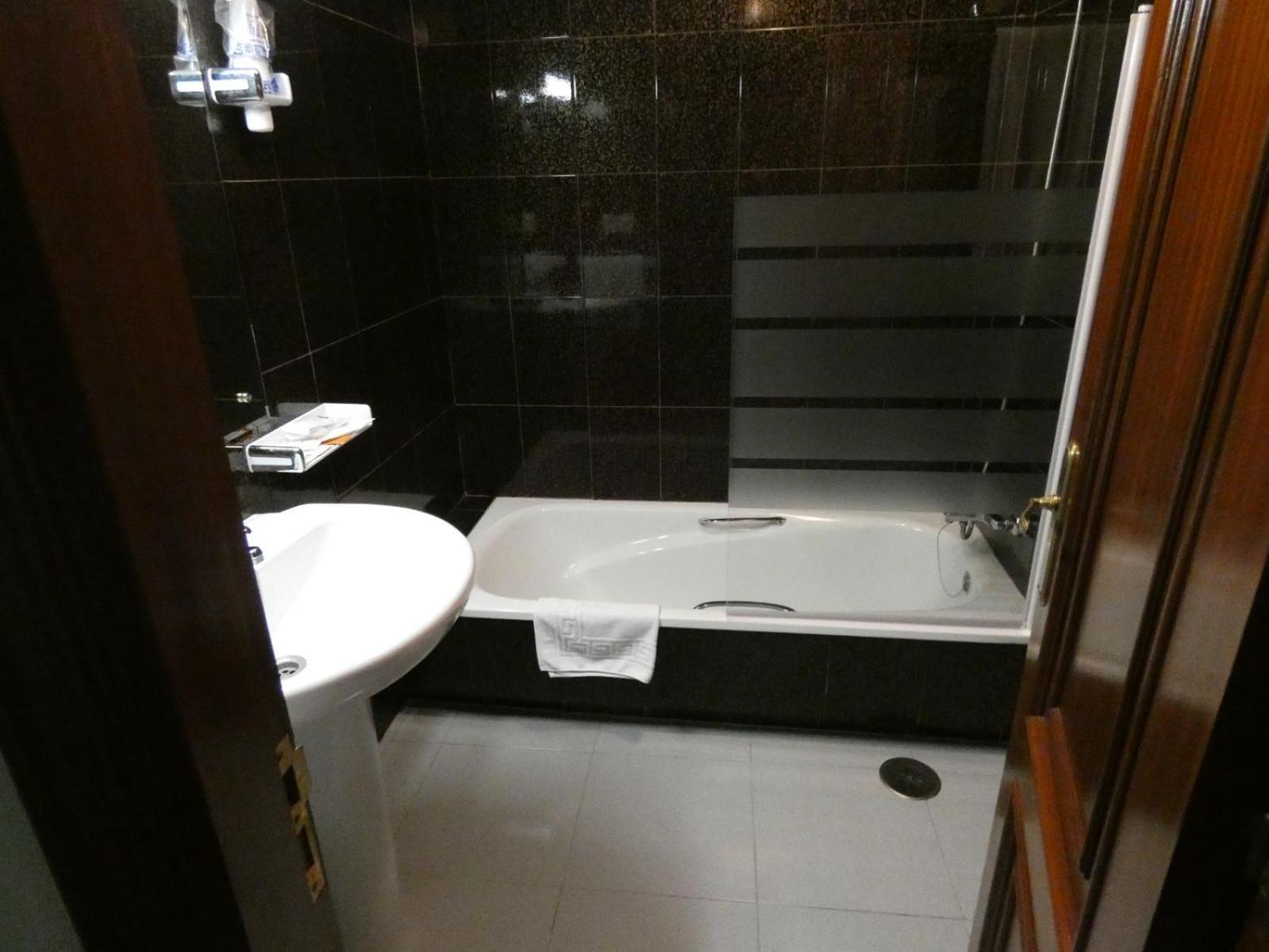 Budget Double Room photo 2
