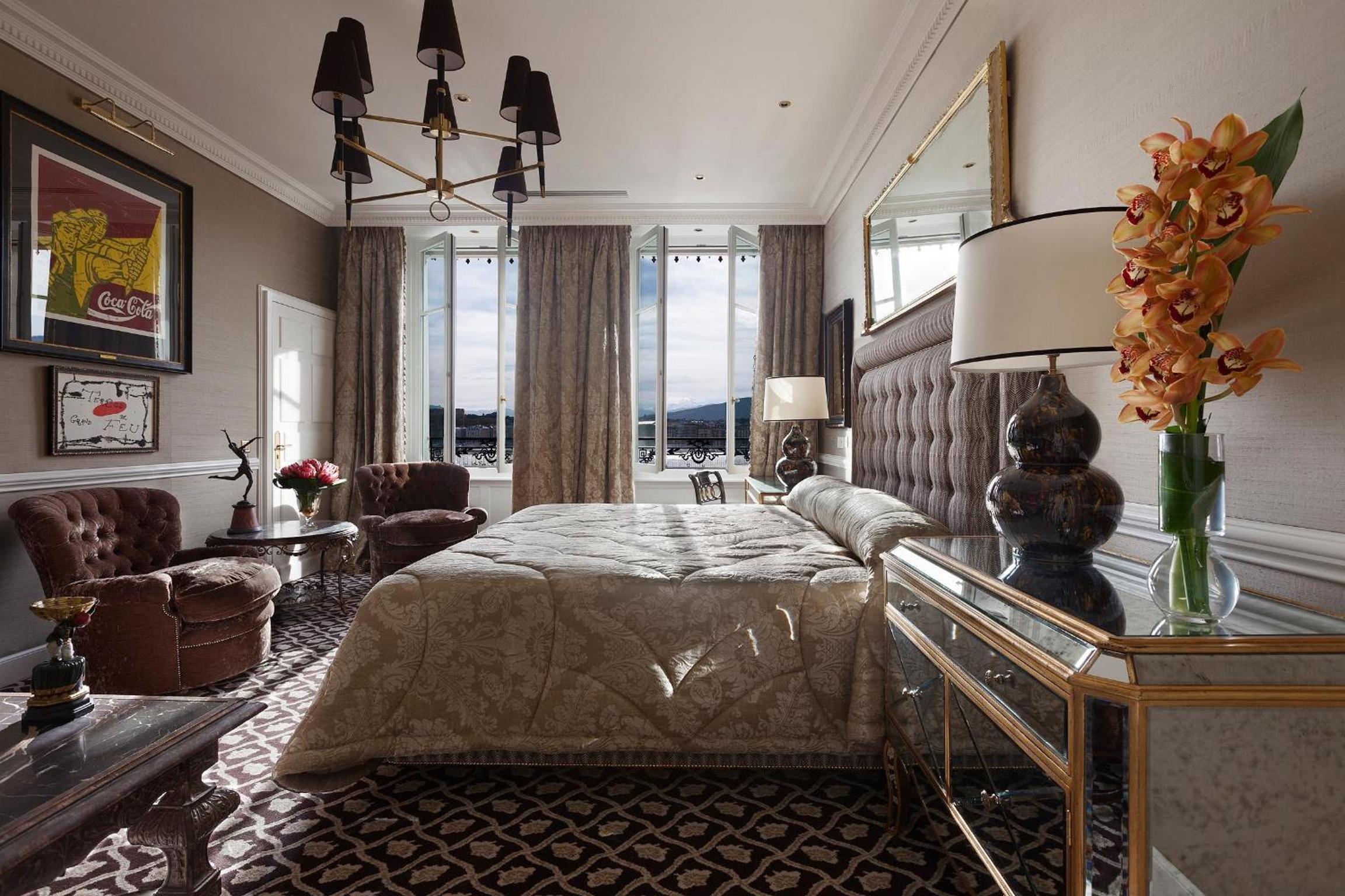 Exclusive King Room with Lake View thumbnail 5