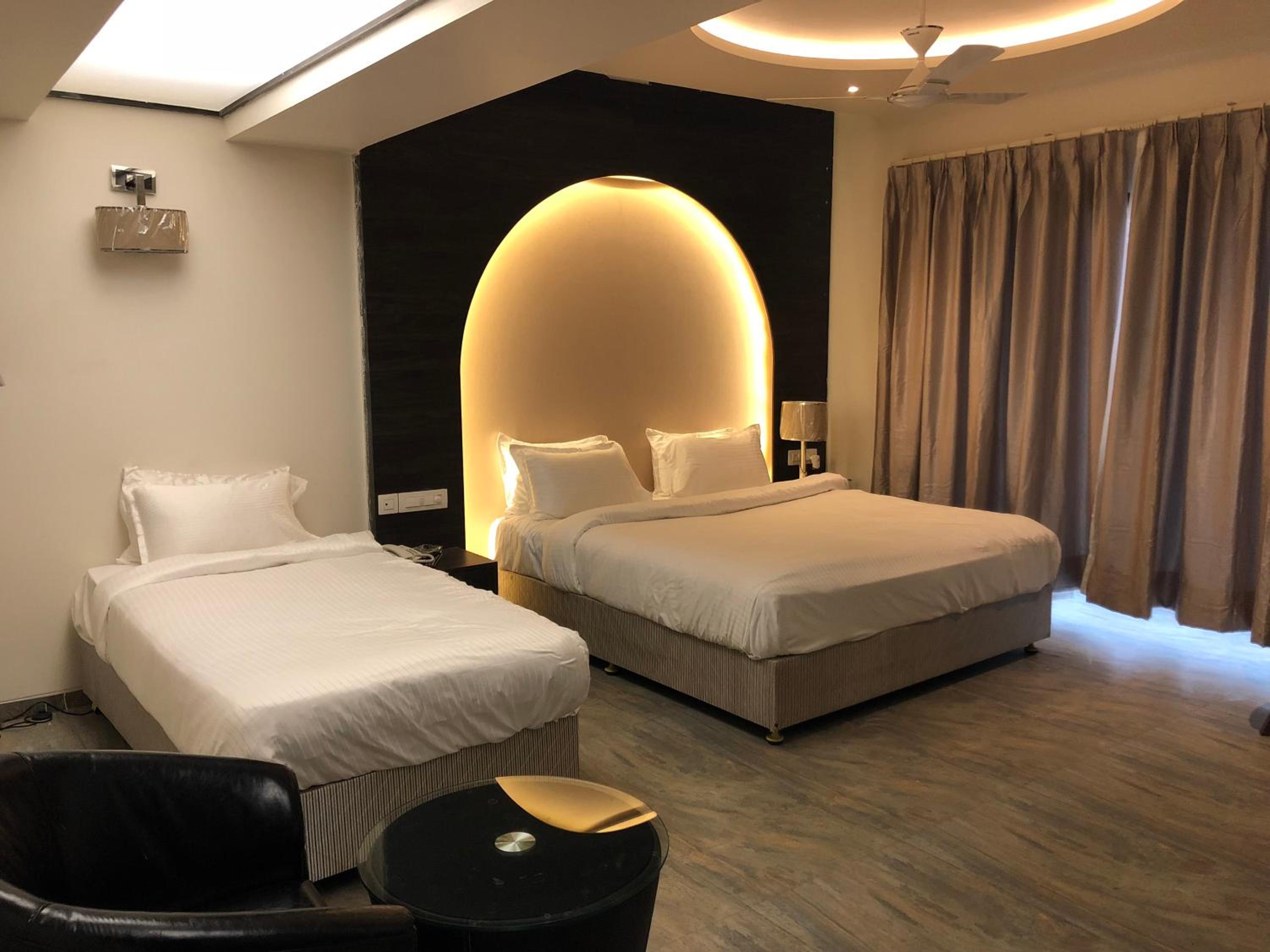 Superior King Room - Photo 1