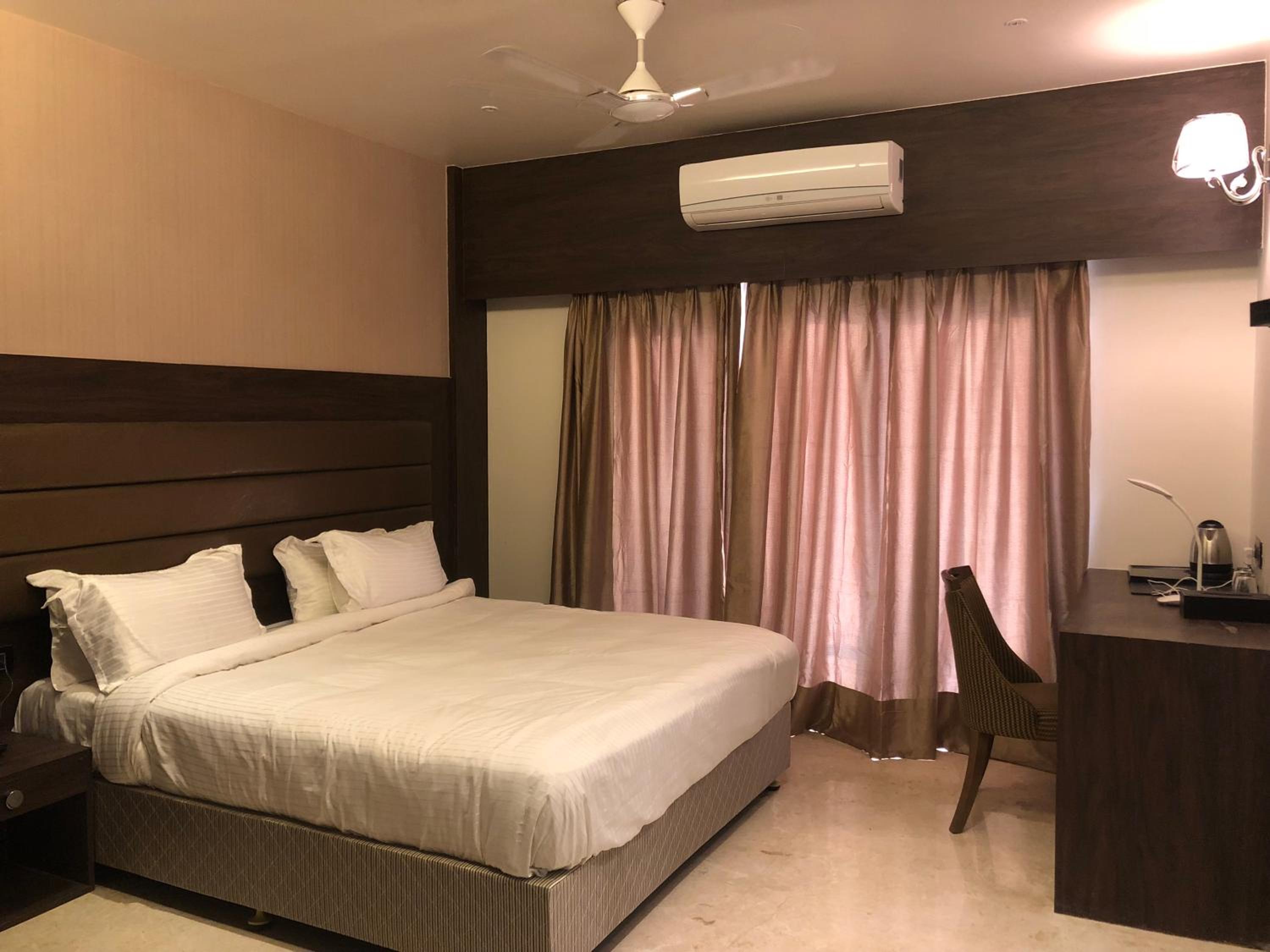 Deluxe Suite - Photo 9