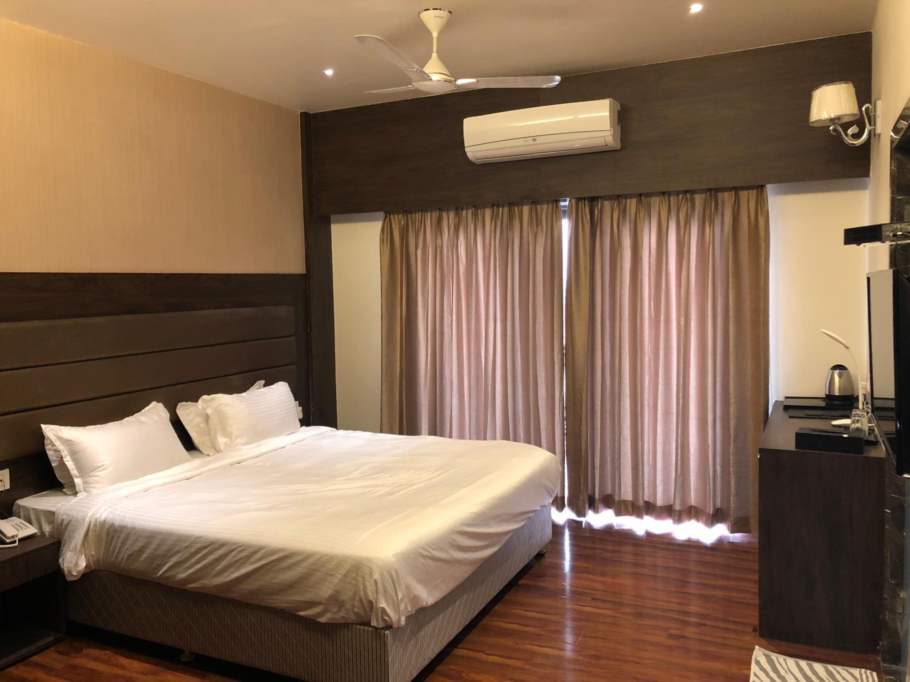 Deluxe Suite - Photo 8