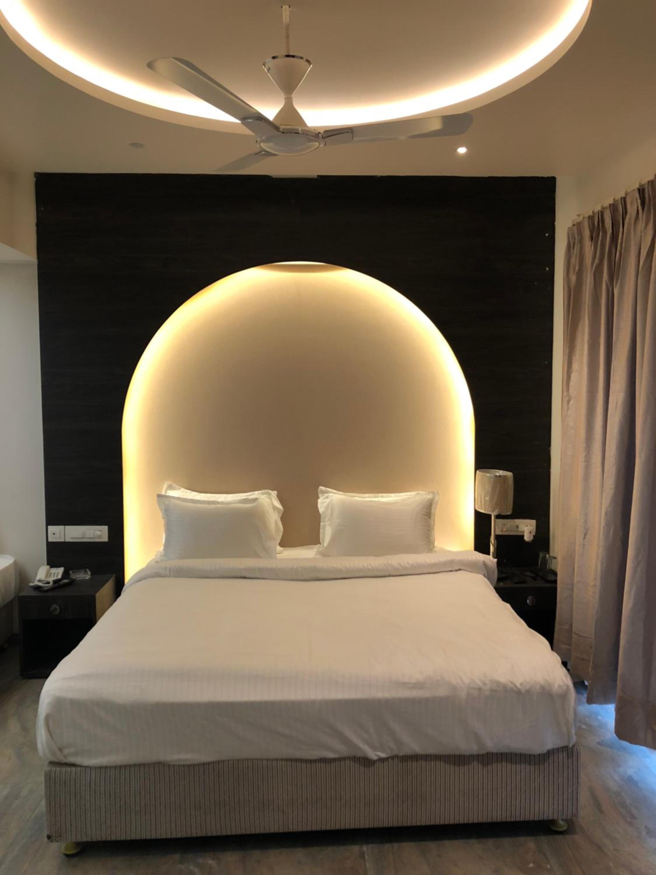 Superior King Room - Photo 3