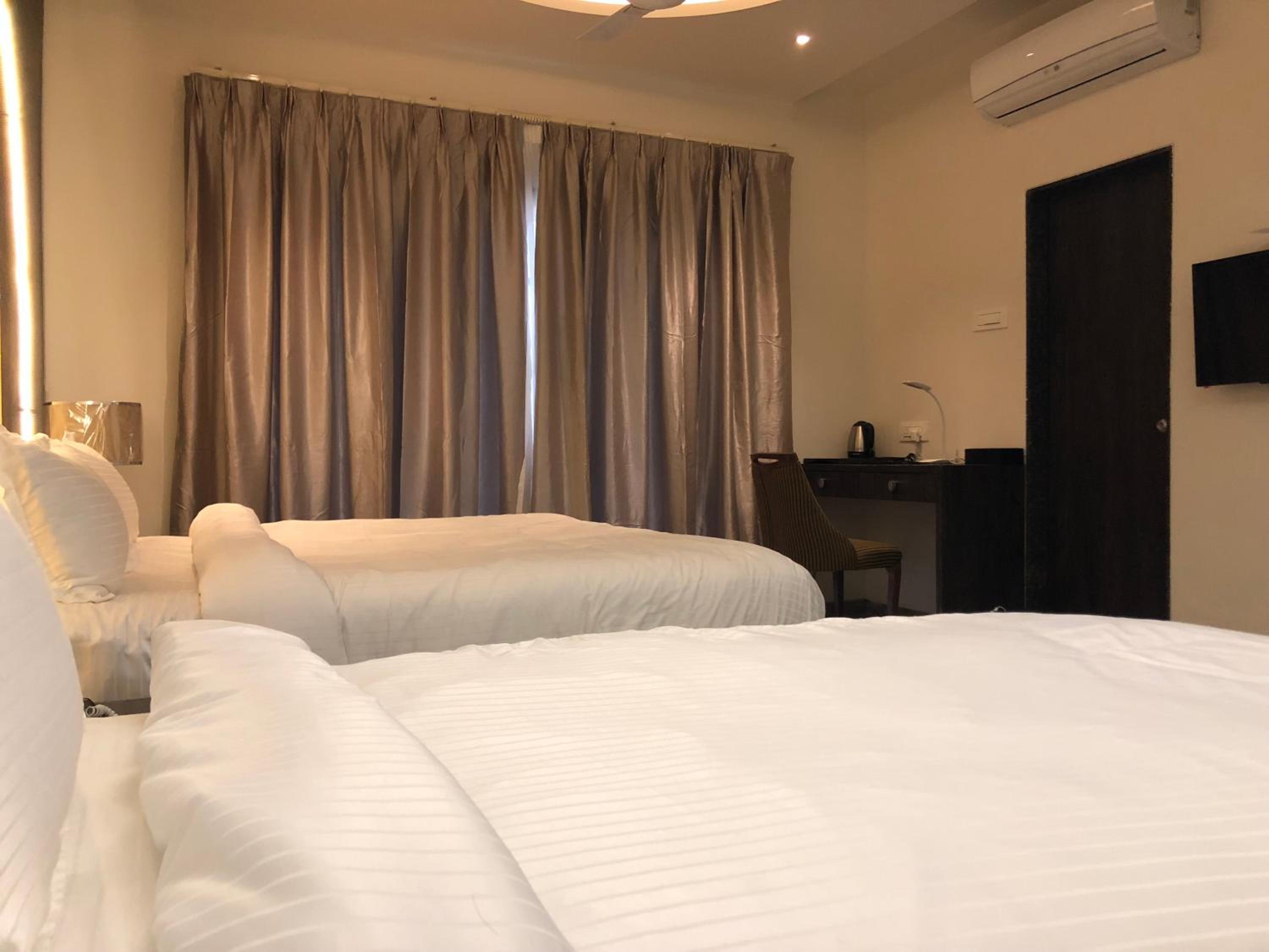 Superior King Room - Photo 2