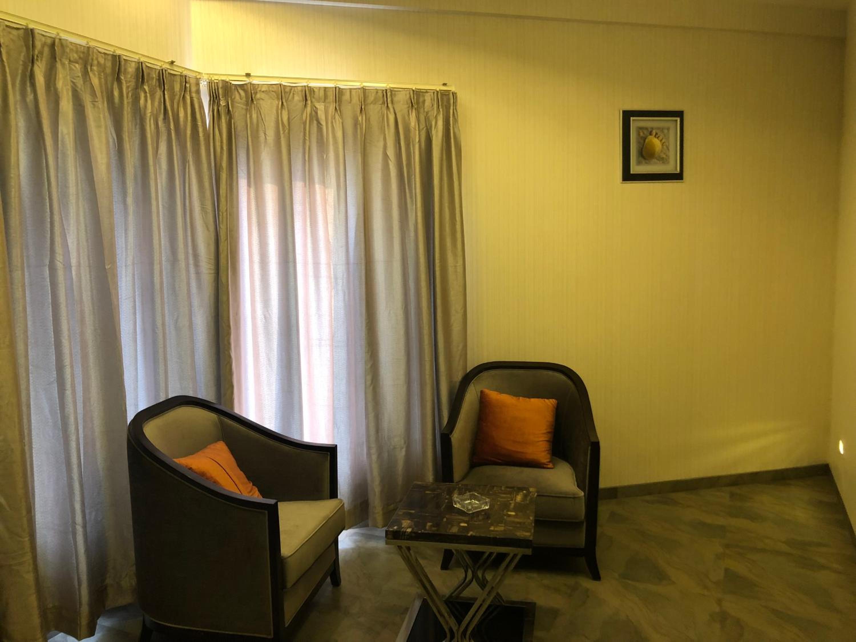 Deluxe Suite - Photo 6