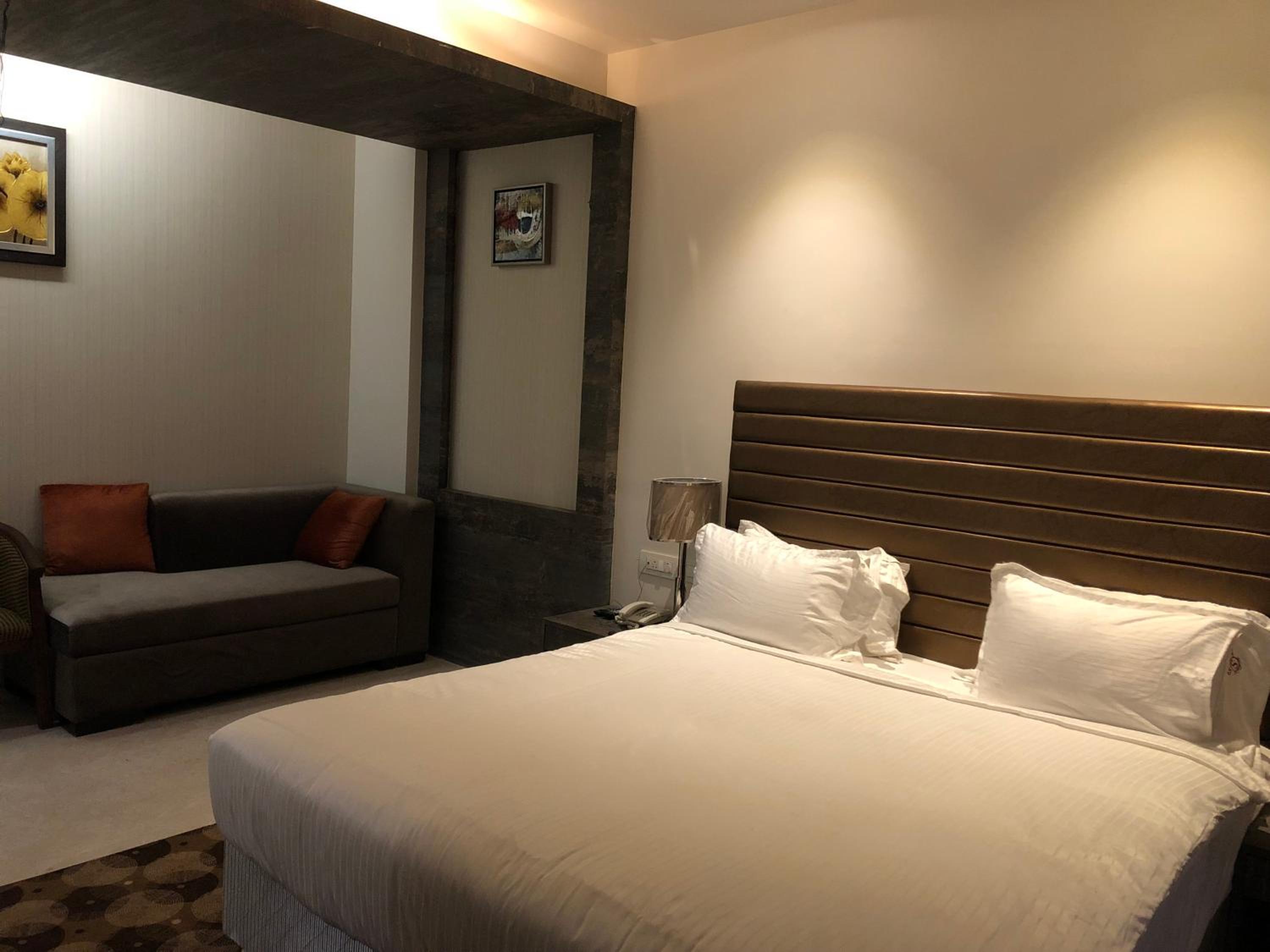 Superior King Room - Photo 6