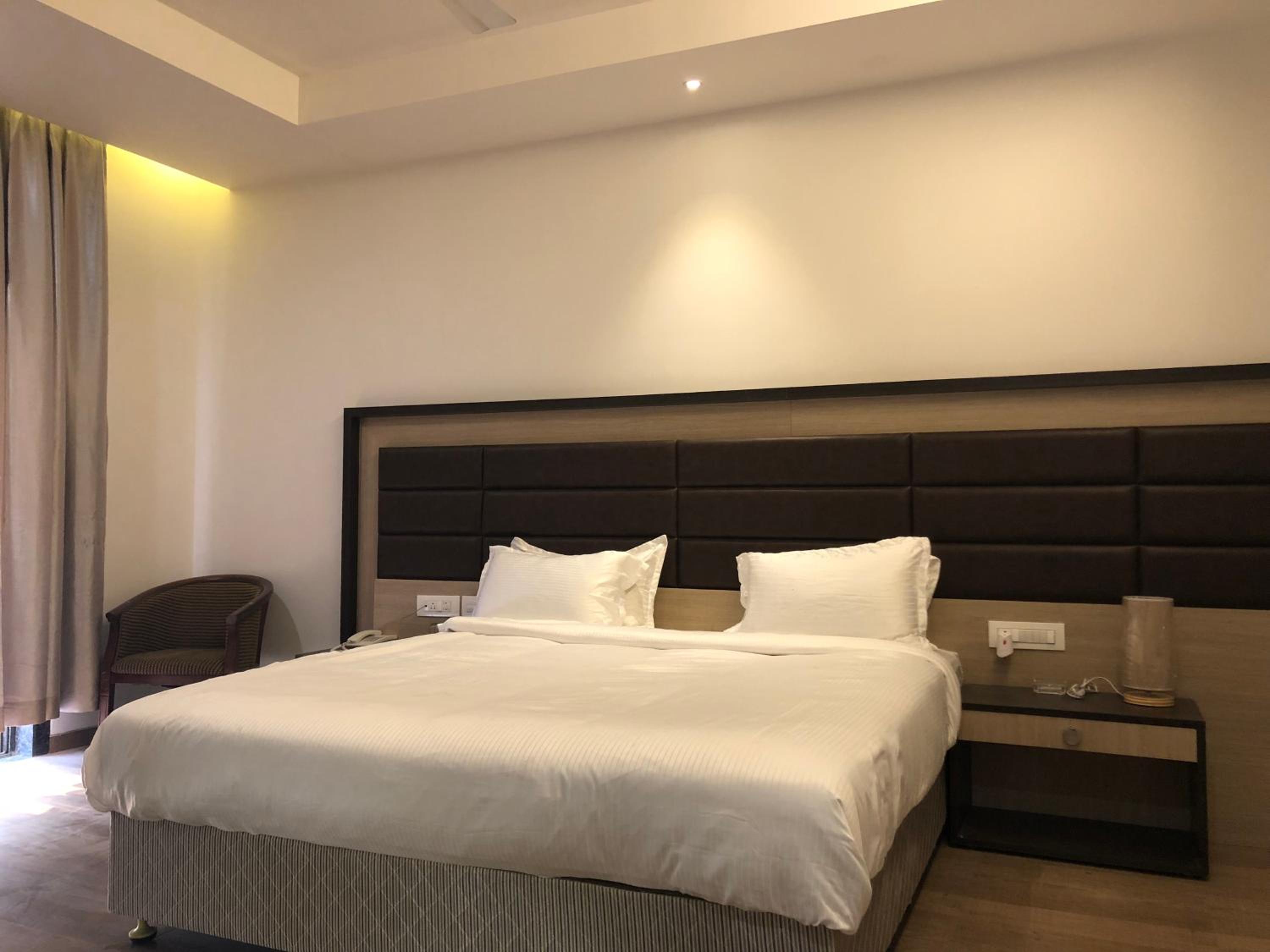Standard Double Room - Photo 3