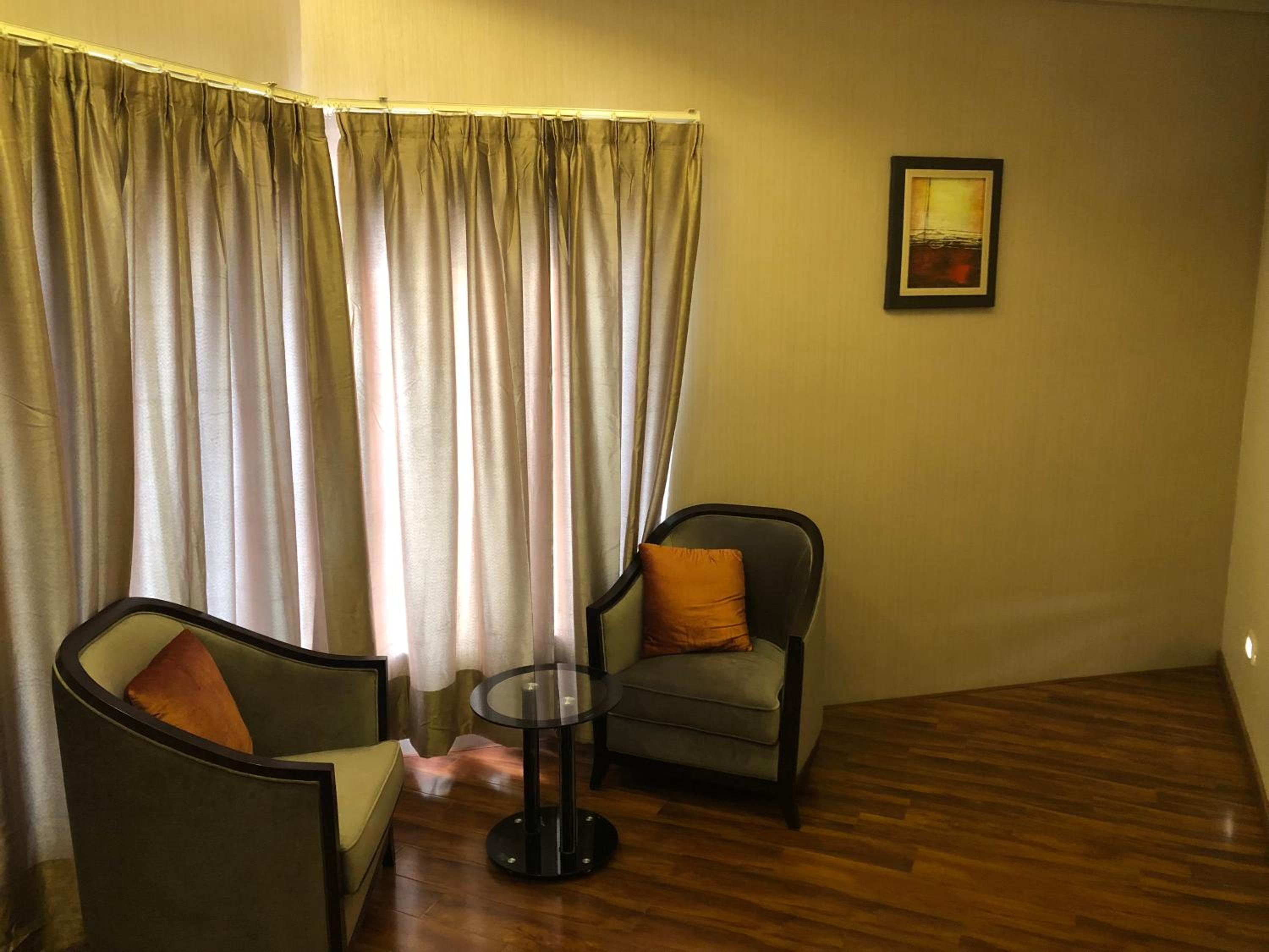Deluxe Suite - Photo 3