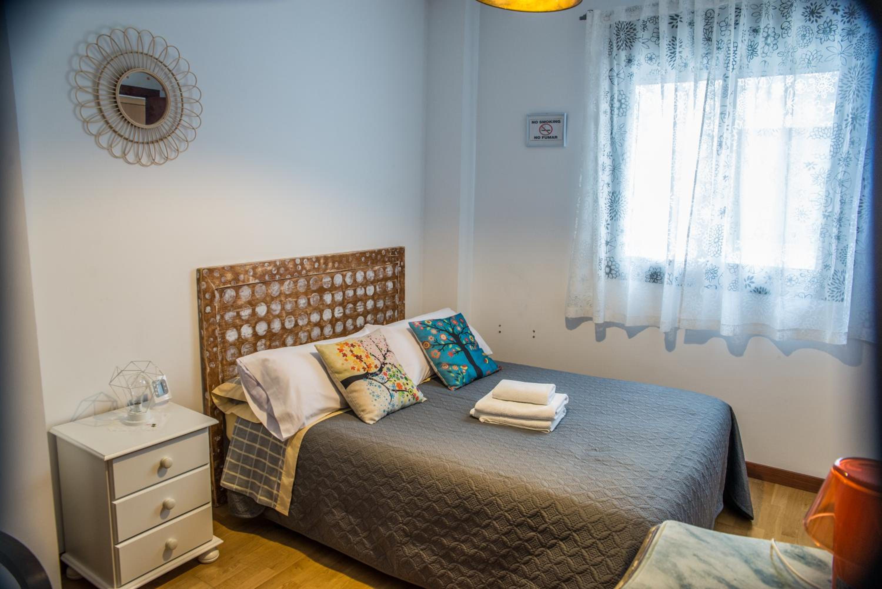 Double Room with Private External Bathroom - Photo 15