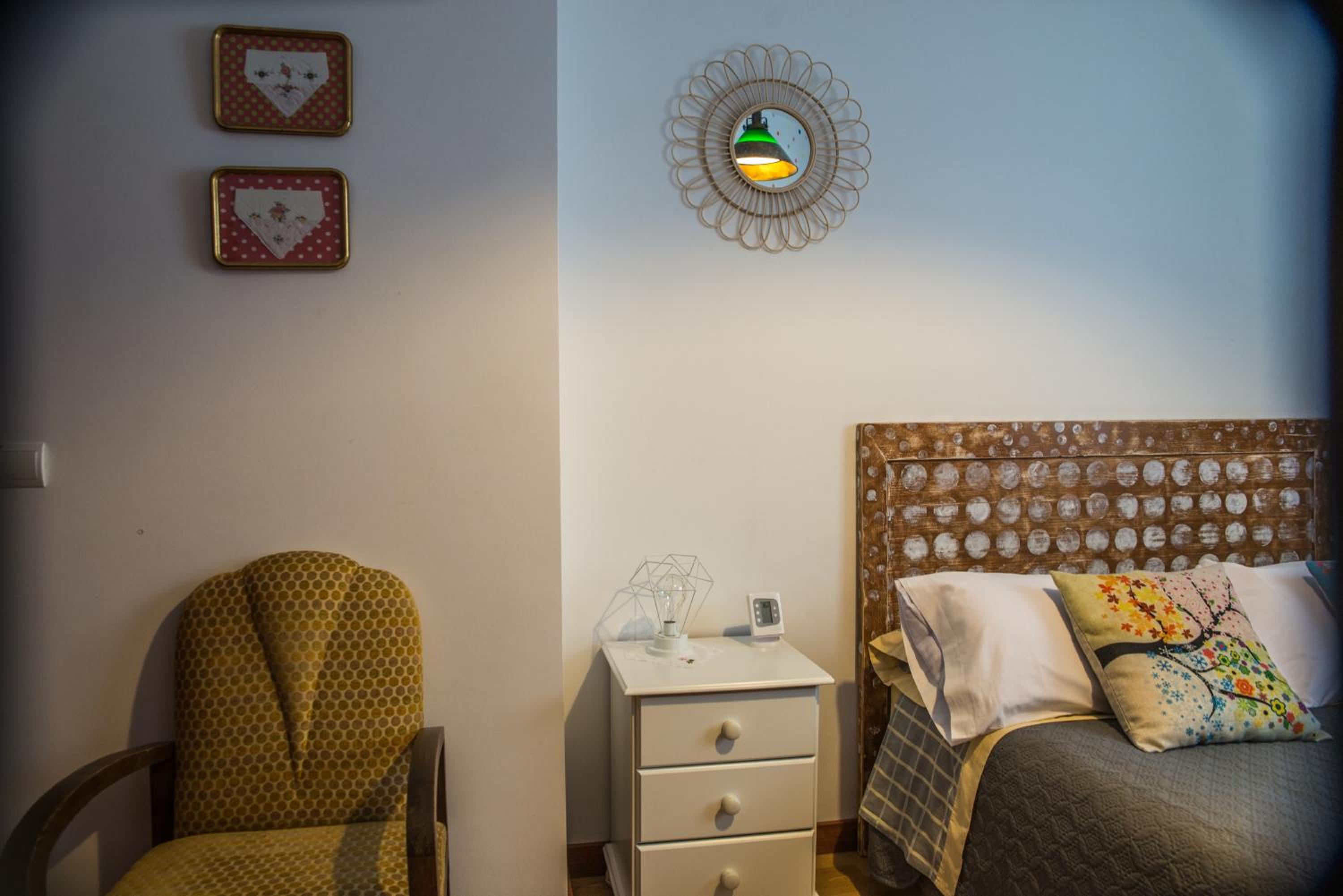 Double Room with Private External Bathroom - Photo 4