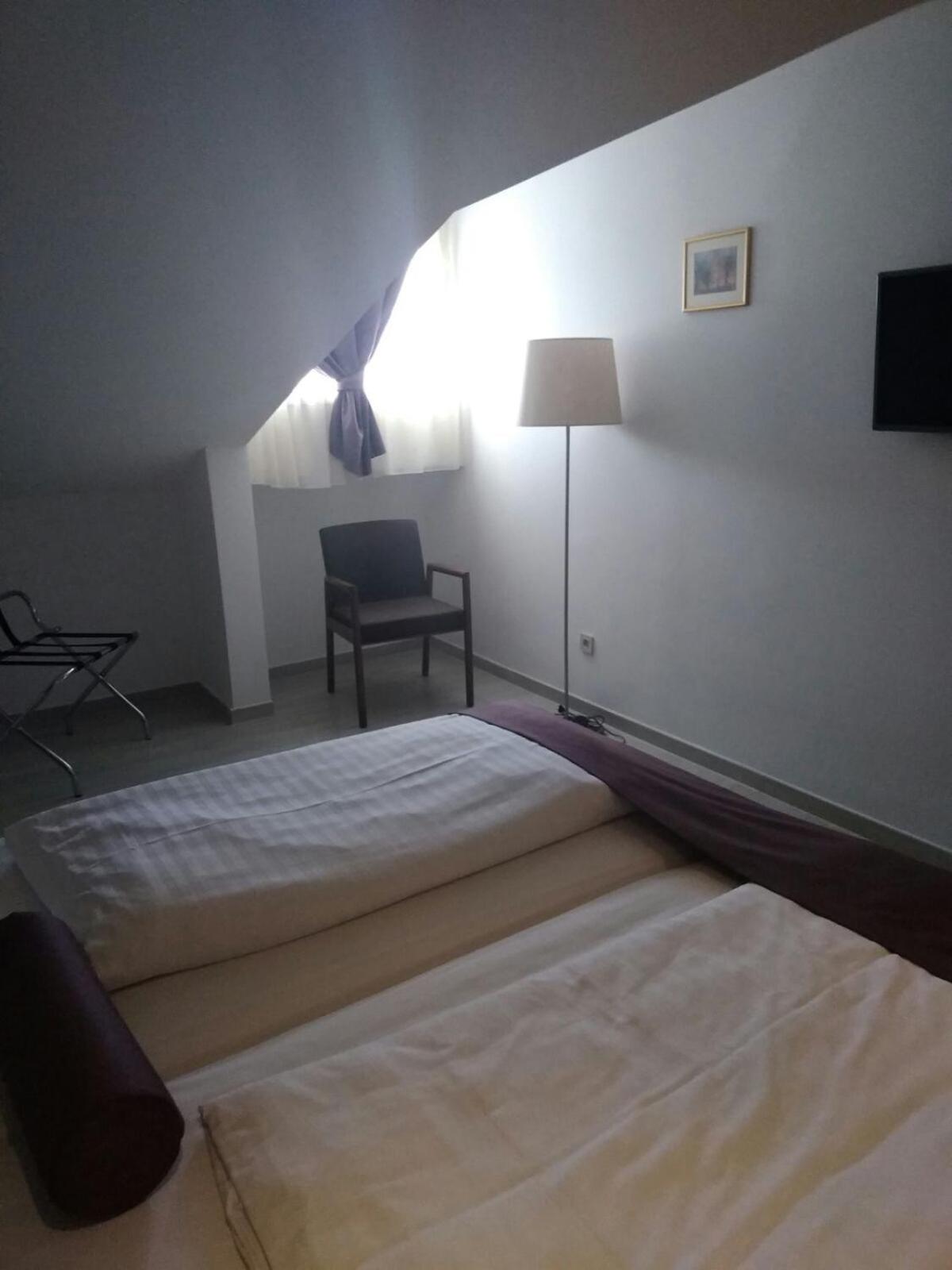 Double Room with Mountain View - Photo 8
