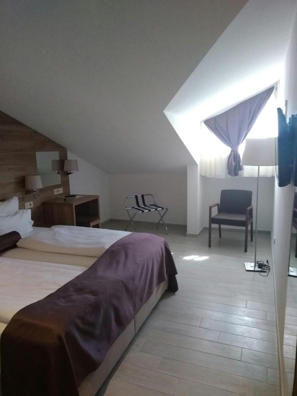 Double Room with Mountain View - Photo 3